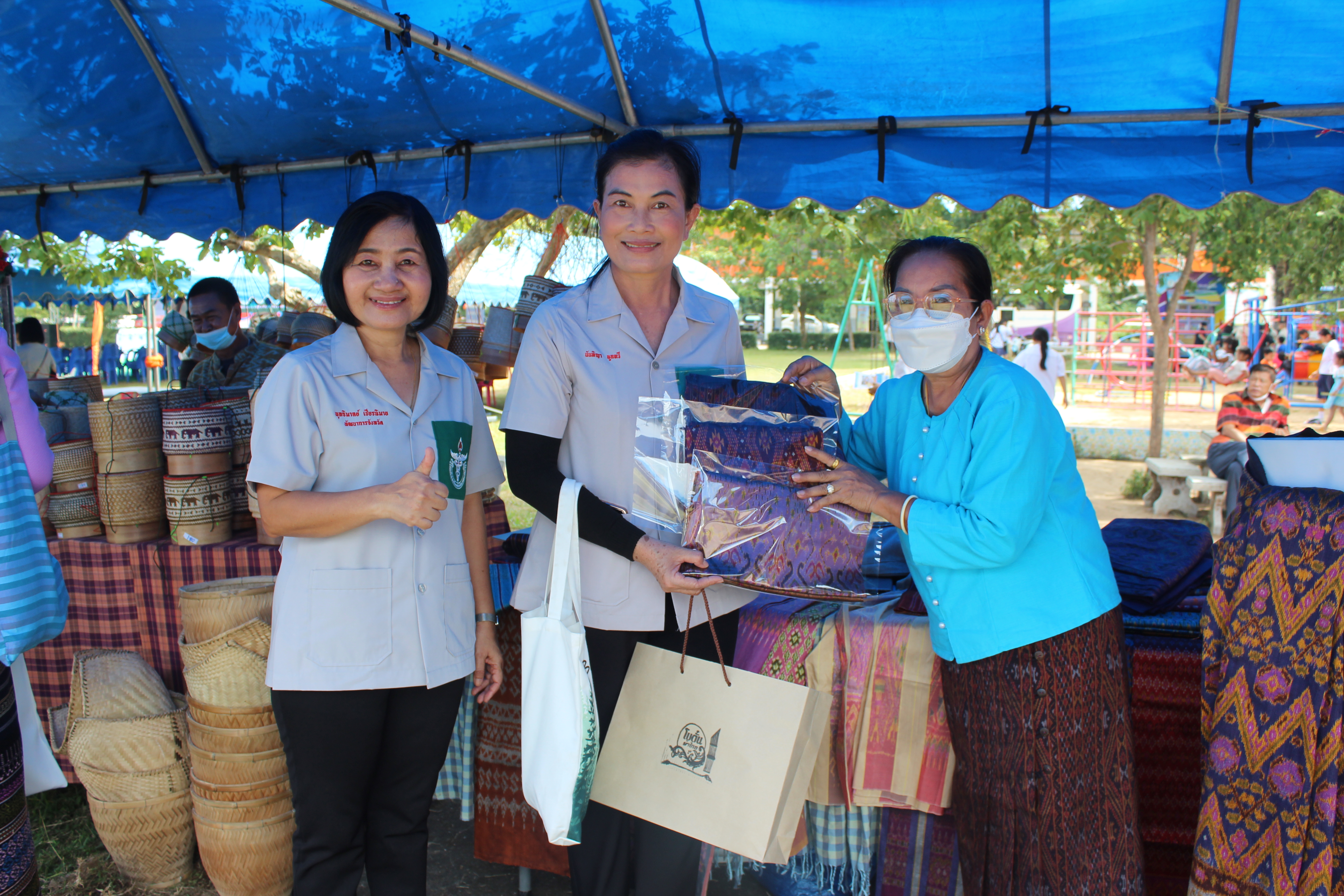 พช.ยโสธร ร่วมกิจกรรมหน่วยแพทย์อาสา สมเด็จพระศรีนครินทราบรมราชชนนี (พอ.สว.) ร่วมกับโครงการจังหวัดเคลื่อนที่ “เพิ่มรอยยิ้ม เติมความสุข ให้คนยโสธร”เทิดพระเกียรติเพื่อถวายเป็นพระราชกุศลแด่สมเด็จพระศรีนครินทราบรมราชชนนี เนื่องในวันคล้ายวันพระราชสมภาพ 21 ตุลาคม 2566