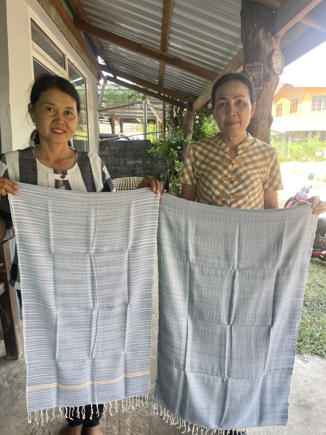 พช.ยโสธร ลงพื้นที่ติดตามและสนับสนุนการพัฒนาผลิตภัณฑ์ OTOP จากภูมิปัญญาท้องถิ่น ในพื้นที่อำเภอเลิงนกทา จังหวัดยโสธร