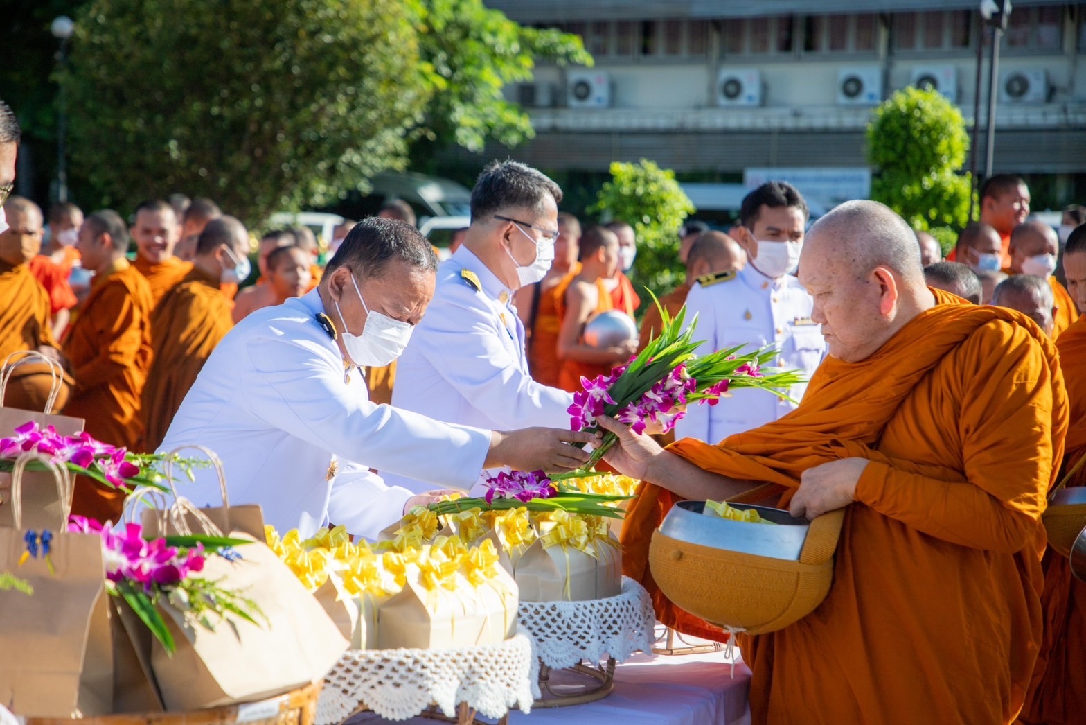 พช.ยโสธร ร่วมทำบุญตักบาตร เนื่องในวันนวมินทรมหาราช 13 ตุลาคม 2566