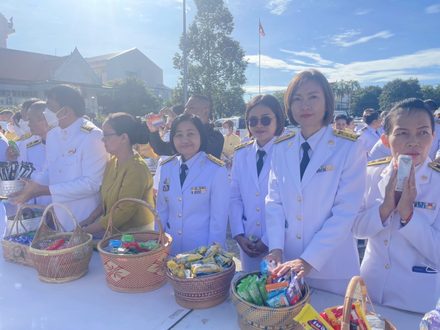 พช.ยโสธร ร่วมทำบุญตักบาตร เนื่องในวันนวมินทรมหาราช 13 ตุลาคม 2566