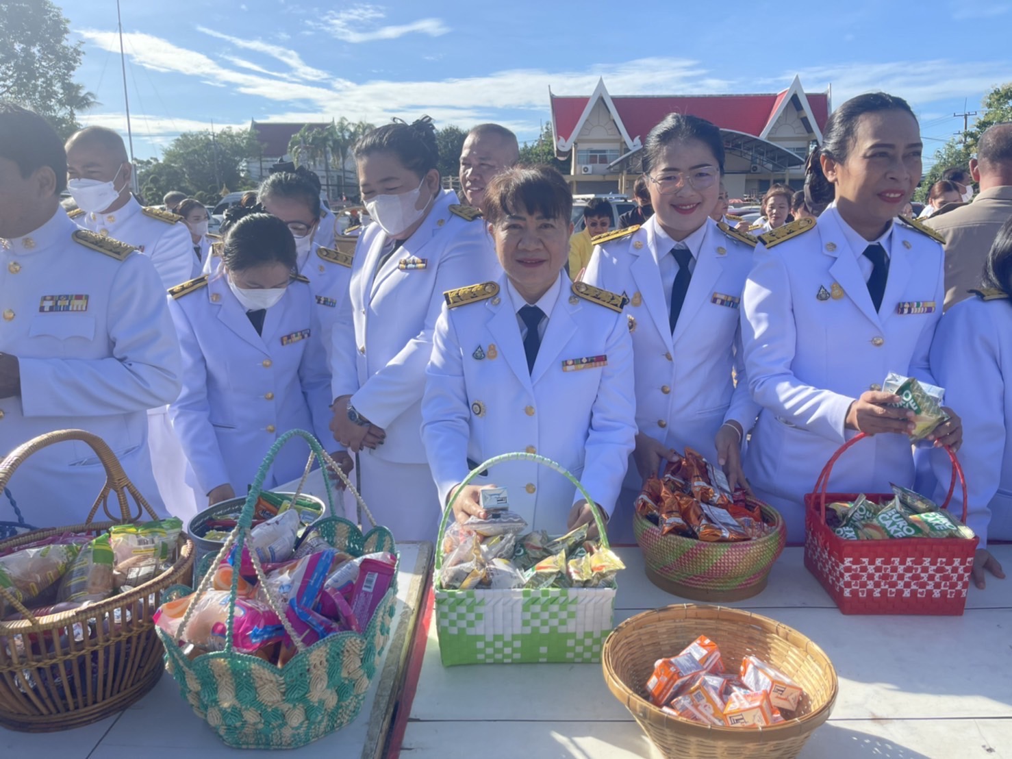 พช.ยโสธร ร่วมทำบุญตักบาตร เนื่องในวันนวมินทรมหาราช 13 ตุลาคม 2566