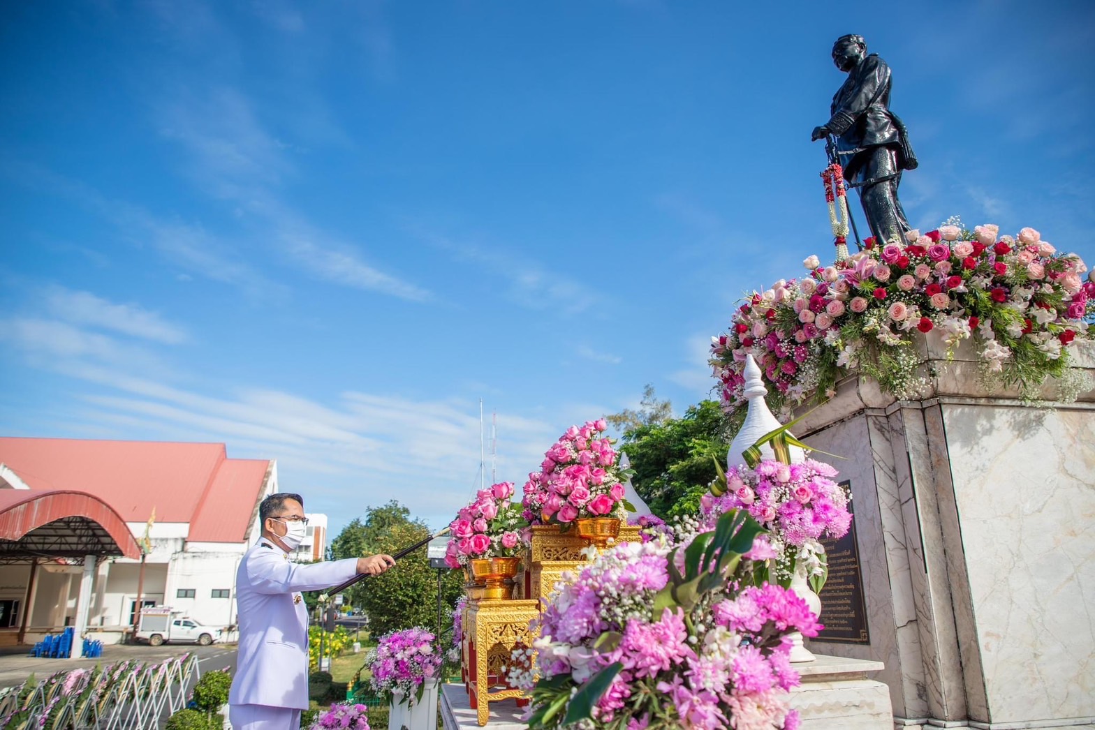 พช.ยโสธร ร่วมพิธีวางพวงมาลาถวายราชสักการะ เนื่องในวันคล้ายวันสวรรคตพระบาทสมเด็จพระจุลจอมเกล้าเจ้าอยู่หัว รัชกาลที่ 5 วันปิยมหาราช ประจำปี 2566
