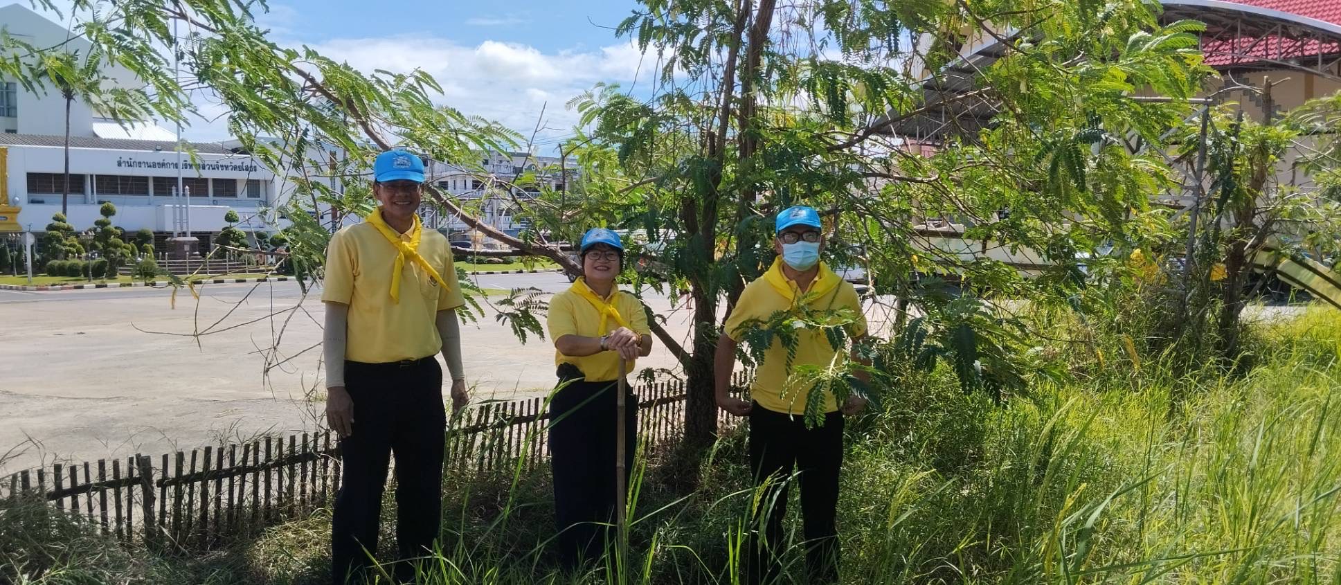 พช.ยโสธร ร่วมกิจกรรมจิตอาสาพัฒนาบำเพ็ญสาธารณประโยชน์และบำเพ็ญสาธารณกุศล เนื่องในวันคล้ายวันสวรรคตพระบาทสมเด็จพระจุลจอมเกล้าเจ้าอยู่หัว รัชกาลที่ 5 วันปิยมหาราช ประจำปี 2566