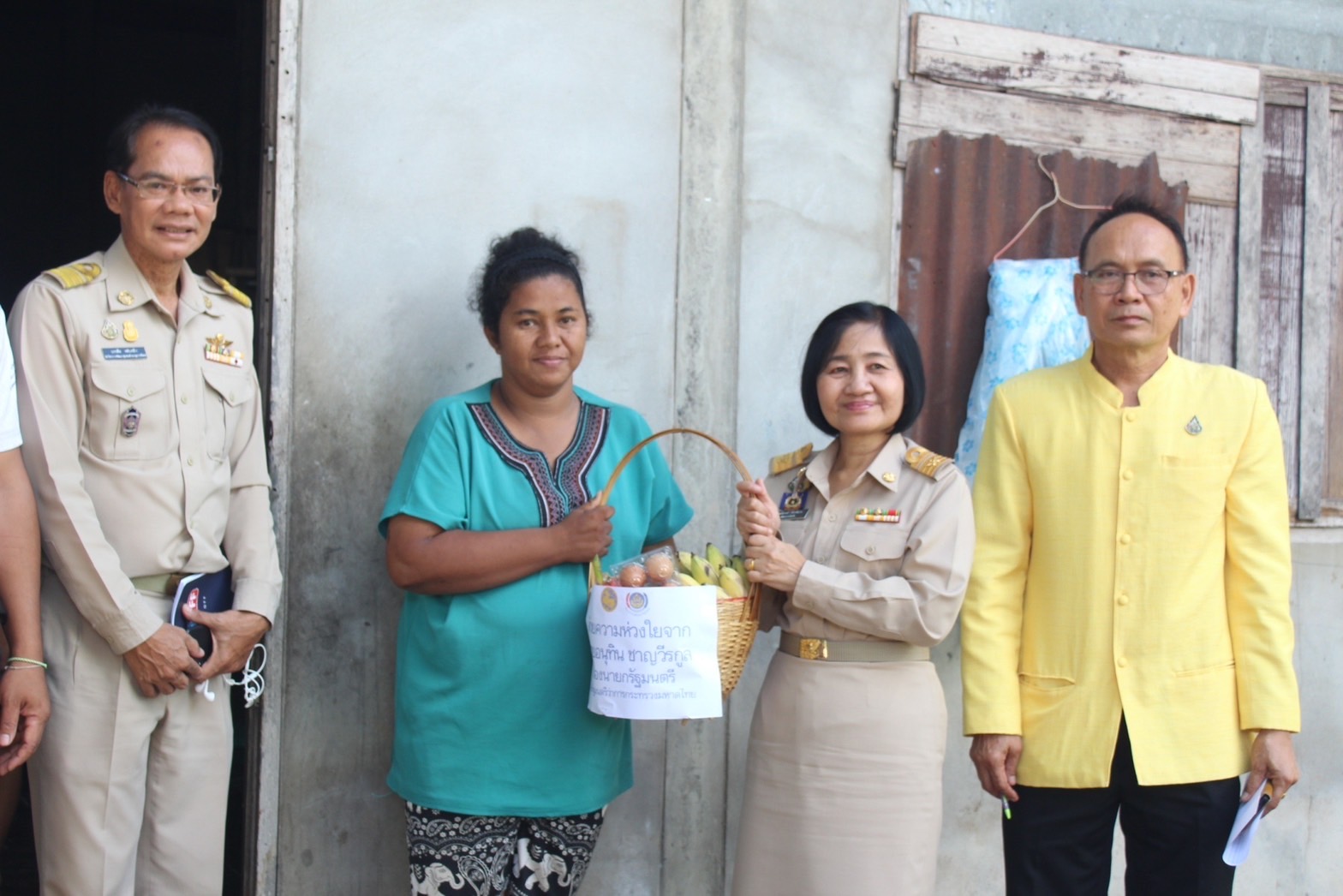 พช. ยโสธร ลงพื้นที่นำความห่วงใยจาก นายอนุทิน ชาญวีรกูล รองนายกรัฐมนตรีและรัฐมนตรีว่าการกระทรวงมหาดไทย เยี่ยมครอบครัวผู้ประสบภัยจากสงครามในอิสราเอล ในพื้นที่ อำเภอเมืองยโสธร จังหวัดยโสธร