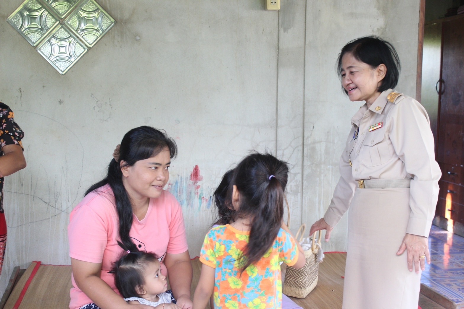 พช. ยโสธร ลงพื้นที่นำความห่วงใยจาก นายอนุทิน ชาญวีรกูล รองนายกรัฐมนตรีและรัฐมนตรีว่าการกระทรวงมหาดไทย เยี่ยมครอบครัวผู้ประสบภัยจากสงครามในอิสราเอล ในพื้นที่ อำเภอเมืองยโสธร จังหวัดยโสธร