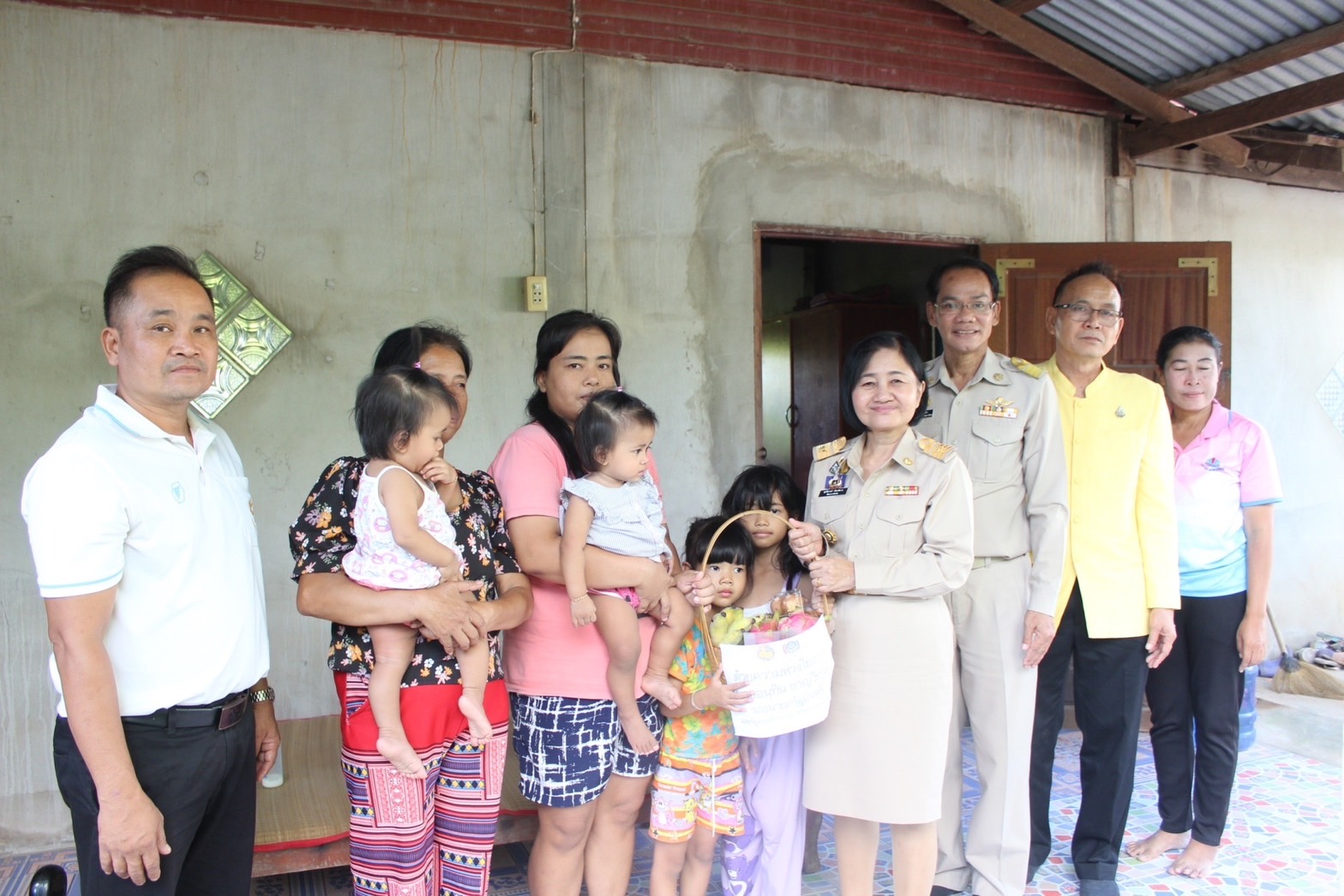 พช. ยโสธร ลงพื้นที่นำความห่วงใยจาก นายอนุทิน ชาญวีรกูล รองนายกรัฐมนตรีและรัฐมนตรีว่าการกระทรวงมหาดไทย เยี่ยมครอบครัวผู้ประสบภัยจากสงครามในอิสราเอล ในพื้นที่ อำเภอเมืองยโสธร จังหวัดยโสธร