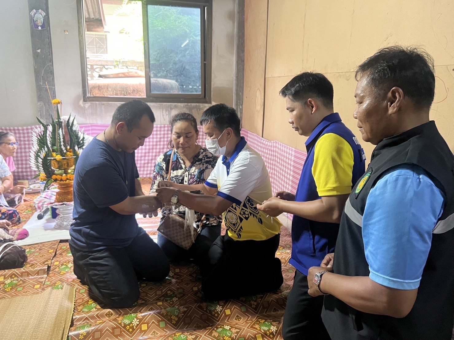 พช.ยโสธร ร่วมพิธีบายศรีสู่ขวัญและเยี่ยมครอบครัวผู้ประสบภัยจากสงครามในอิสราเอล ในพื้นที่ อำเภอเลิงนกทา จังหวัดยโสธร