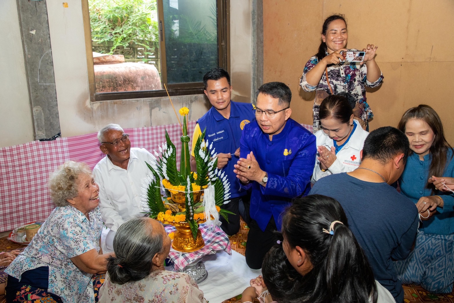 พช.ยโสธร ร่วมพิธีบายศรีสู่ขวัญและเยี่ยมครอบครัวผู้ประสบภัยจากสงครามในอิสราเอล ในพื้นที่ อำเภอเลิงนกทา จังหวัดยโสธร