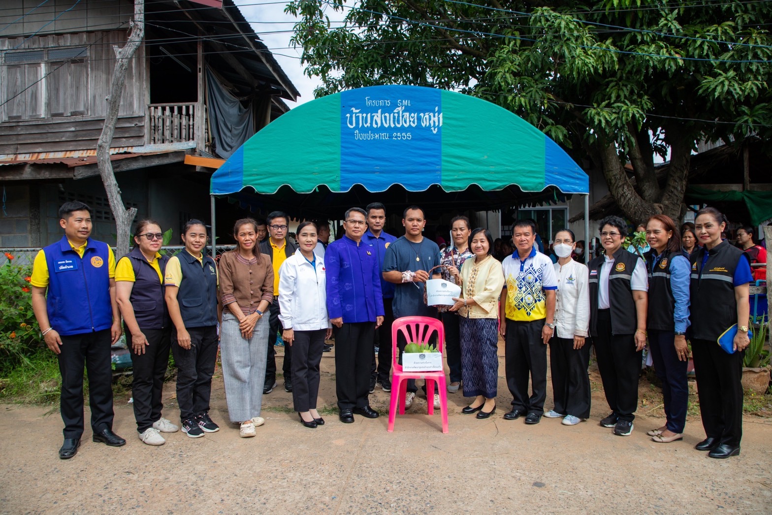 พช.ยโสธร ร่วมพิธีบายศรีสู่ขวัญและเยี่ยมครอบครัวผู้ประสบภัยจากสงครามในอิสราเอล ในพื้นที่ อำเภอเลิงนกทา จังหวัดยโสธร