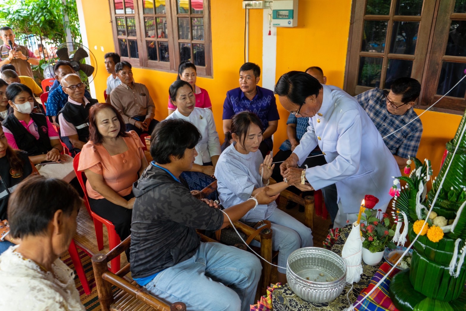 พช.ยโสธร ร่วมพิธีบายศรีสู่ขวัญและเยี่ยมครอบครัวผู้ประสบภัยจากสงครามในอิสราเอล ในพื้นที่ อำเภอเลิงนกทา จังหวัดยโสธร