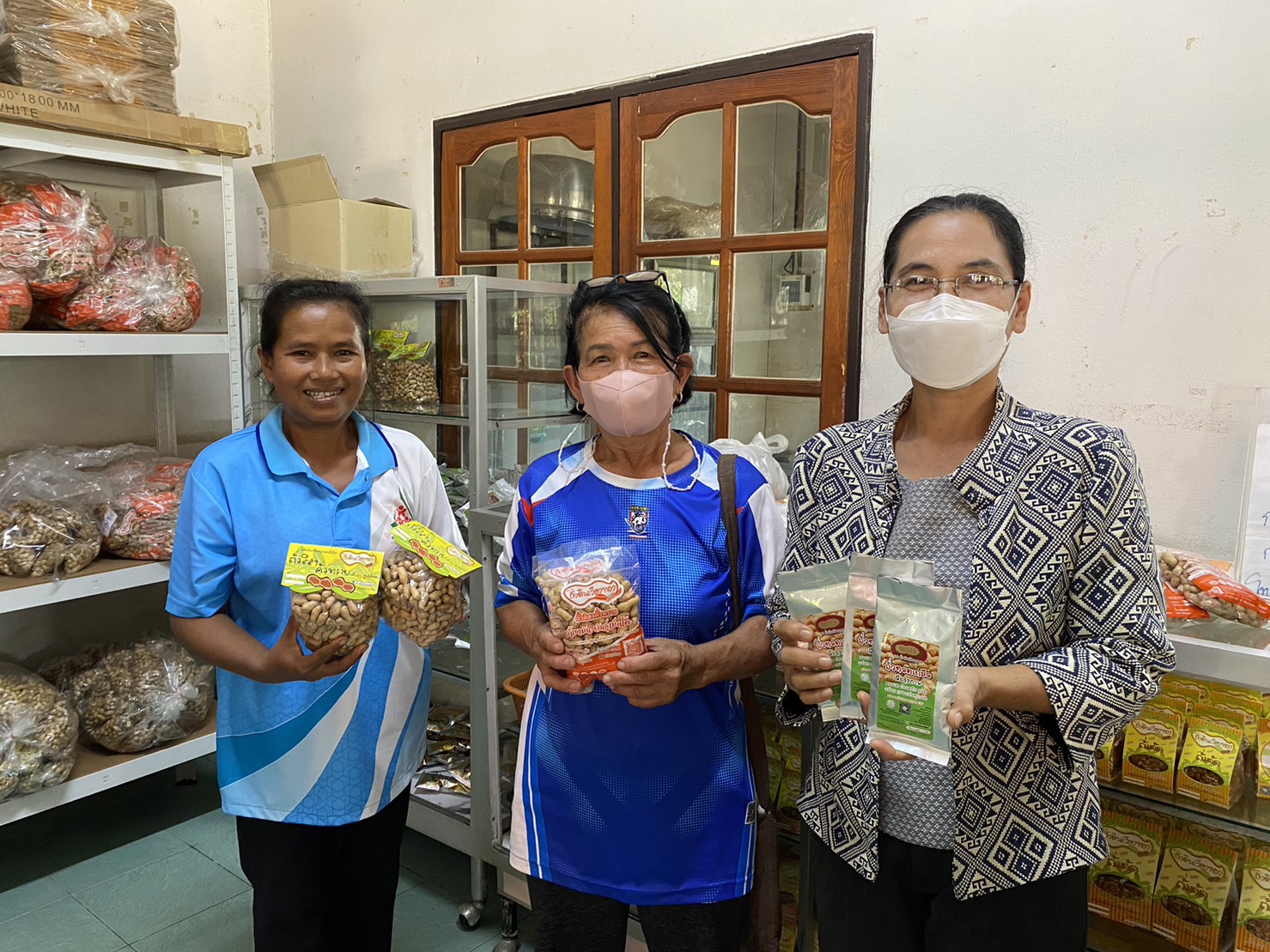 พช.ยโสธร ลงพื้นที่ติดตามและสนับสนุนการพัฒนาผลิตภัณฑ์ OTOP จากภูมิปัญญาท้องถิ่น ในพื้นที่อำเภอคำเขื่อนแก้ว จังหวัดยโสธร