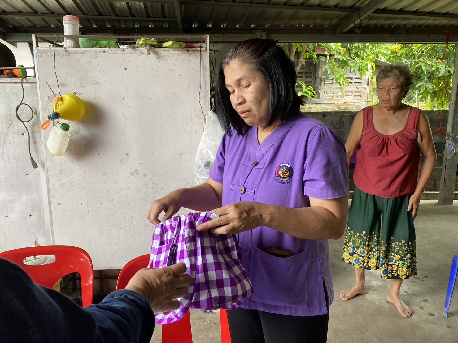 พช.ยโสธร ลงพื้นที่ติดตามและสนับสนุนการพัฒนาผลิตภัณฑ์ OTOP จากภูมิปัญญาท้องถิ่น ในพื้นที่อำเภอคำเขื่อนแก้ว จังหวัดยโสธร