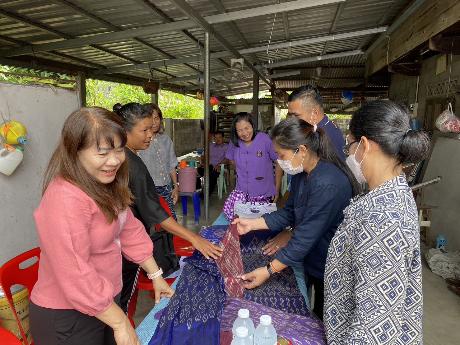 พช.ยโสธร ลงพื้นที่ติดตามและสนับสนุนการพัฒนาผลิตภัณฑ์ OTOP จากภูมิปัญญาท้องถิ่น ในพื้นที่อำเภอคำเขื่อนแก้ว จังหวัดยโสธร