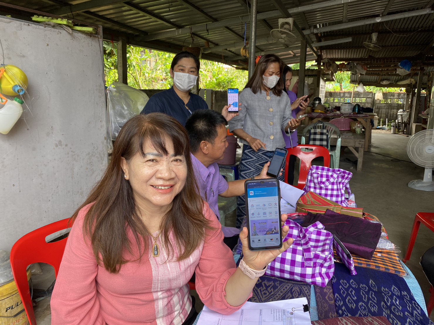 พช.ยโสธร ลงพื้นที่ติดตามและสนับสนุนการพัฒนาผลิตภัณฑ์ OTOP จากภูมิปัญญาท้องถิ่น ในพื้นที่อำเภอคำเขื่อนแก้ว จังหวัดยโสธร