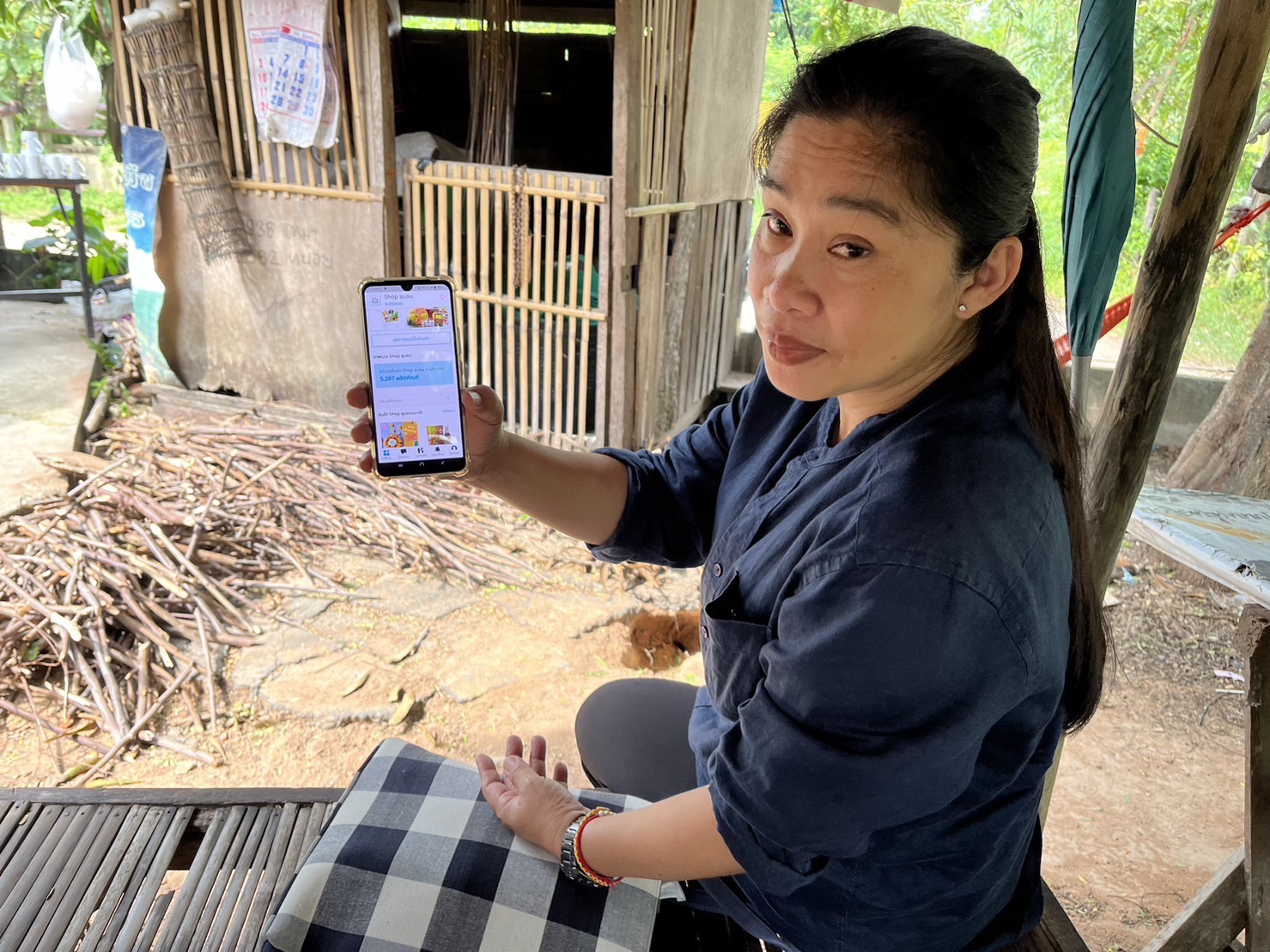 พช.ยโสธร ลงพื้นที่ติดตามและสนับสนุนการพัฒนาผลิตภัณฑ์ OTOP จากภูมิปัญญาท้องถิ่น ในพื้นที่อำเภอคำเขื่อนแก้ว จังหวัดยโสธร