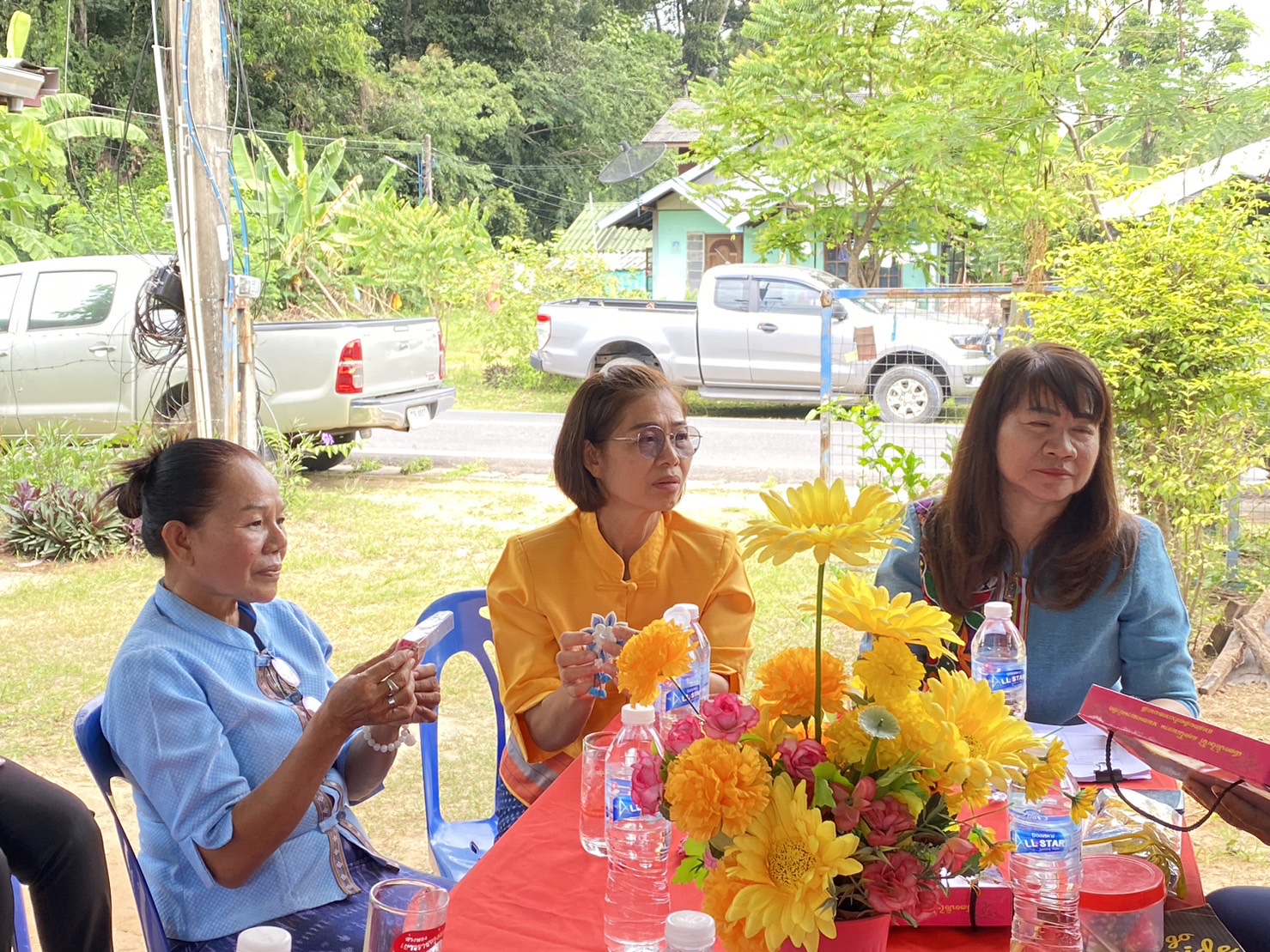 พช.ยโสธร ลงพื้นที่ติดตามและสนับสนุนการพัฒนาผลิตภัณฑ์ OTOP จากภูมิปัญญาท้องถิ่น ในพื้นที่อำเภอค้อวัง มหาชนะชัย จังหวัดยโสธร