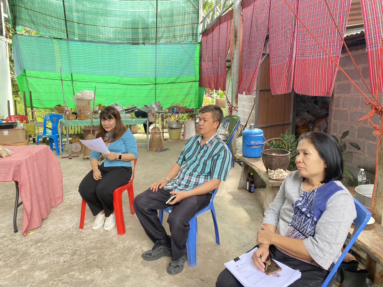 พช.ยโสธร ลงพื้นที่ติดตามและสนับสนุนการพัฒนาผลิตภัณฑ์ OTOP จากภูมิปัญญาท้องถิ่น ในพื้นที่อำเภอค้อวัง มหาชนะชัย จังหวัดยโสธร