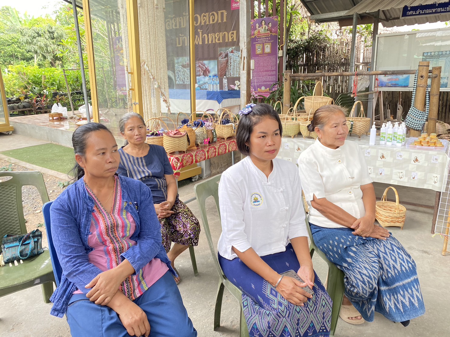 พช.ยโสธร ลงพื้นที่ติดตามและสนับสนุนการพัฒนาผลิตภัณฑ์ OTOP จากภูมิปัญญาท้องถิ่น ในพื้นที่อำเภอค้อวัง มหาชนะชัย จังหวัดยโสธร
