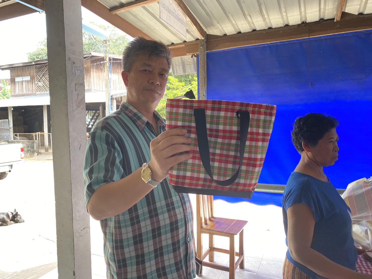 พช.ยโสธร ลงพื้นที่ติดตามและสนับสนุนการพัฒนาผลิตภัณฑ์ OTOP จากภูมิปัญญาท้องถิ่น ในพื้นที่อำเภอค้อวัง มหาชนะชัย จังหวัดยโสธร