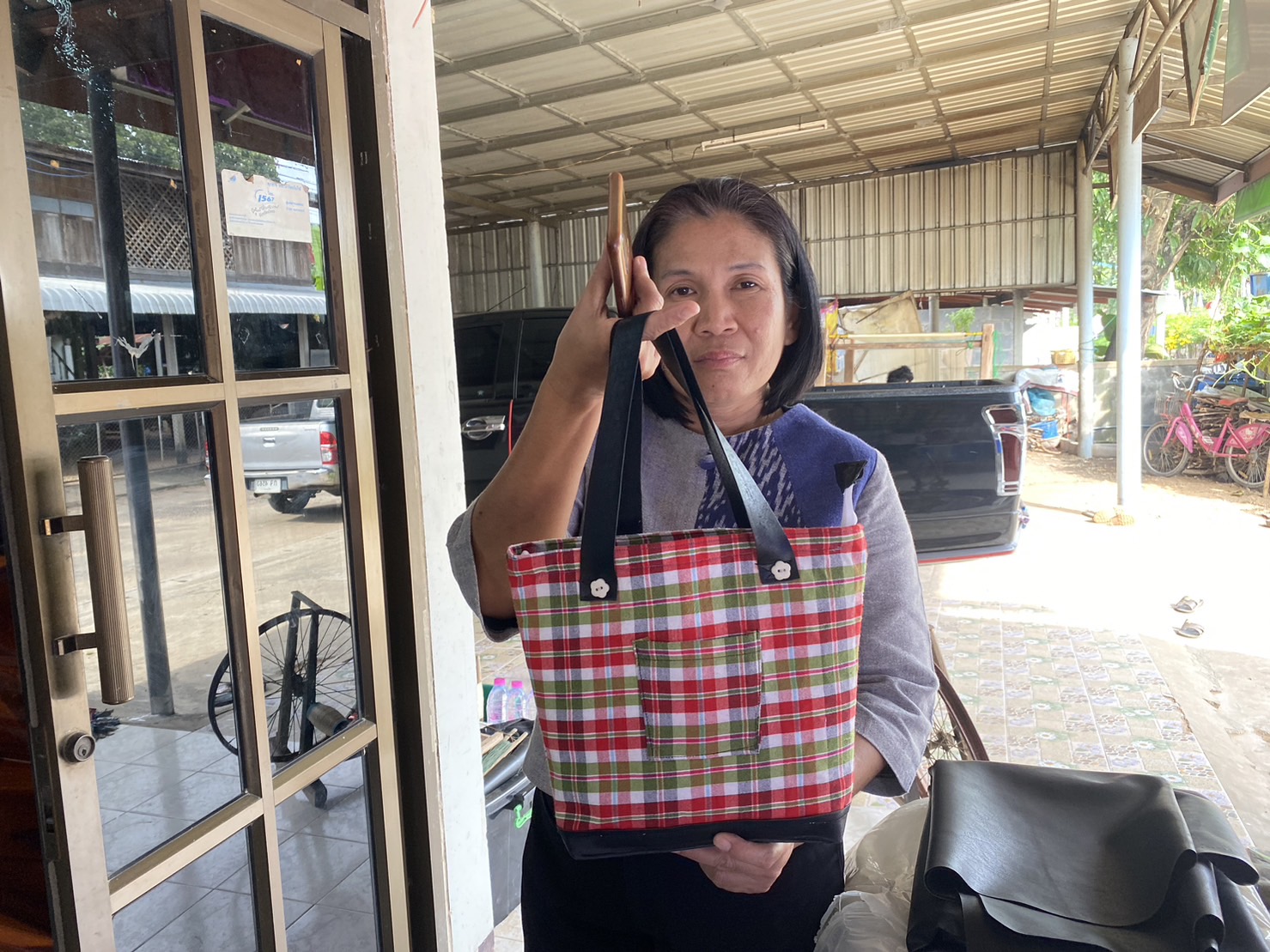 พช.ยโสธร ลงพื้นที่ติดตามและสนับสนุนการพัฒนาผลิตภัณฑ์ OTOP จากภูมิปัญญาท้องถิ่น ในพื้นที่อำเภอค้อวัง มหาชนะชัย จังหวัดยโสธร