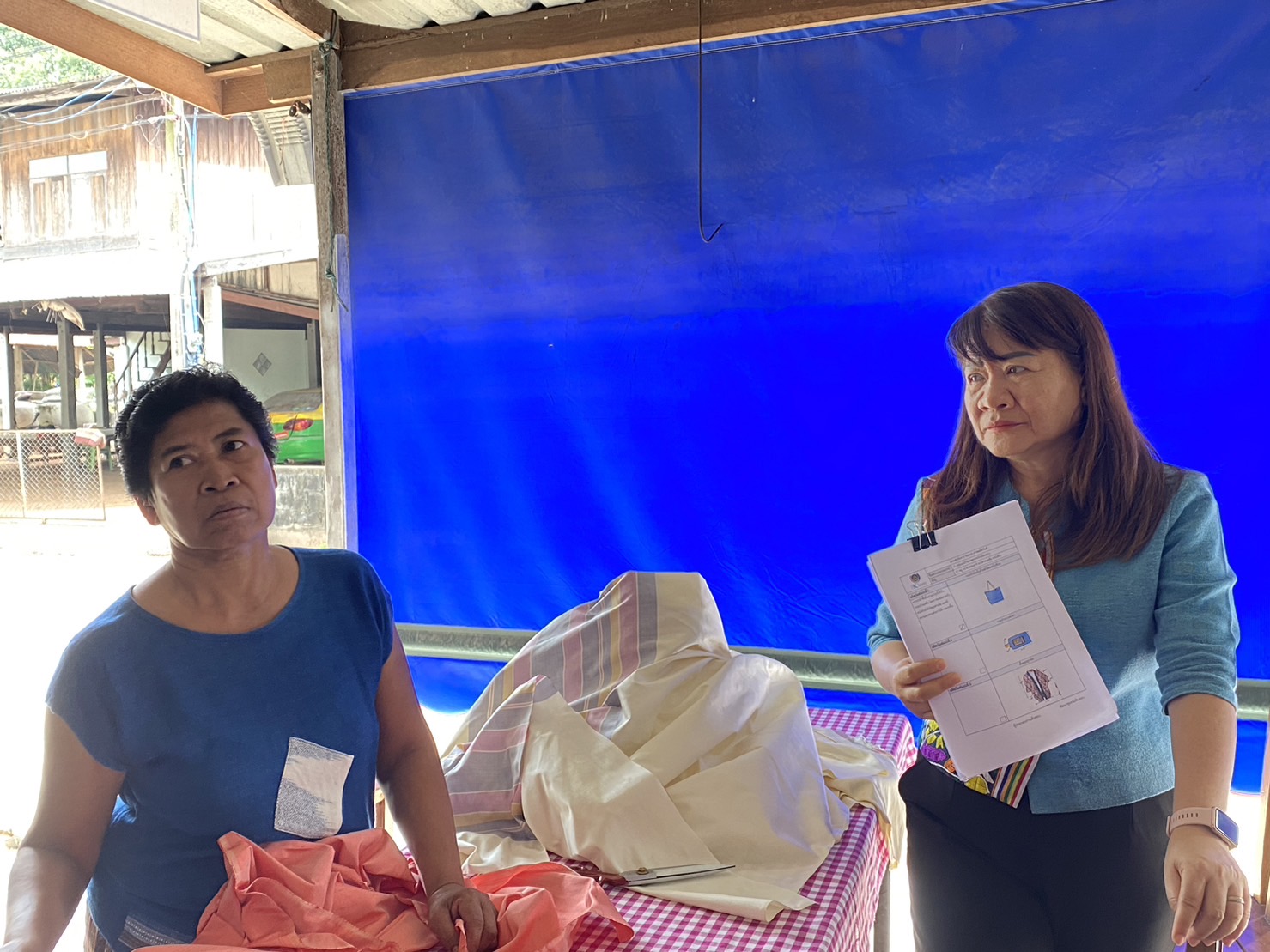 พช.ยโสธร ลงพื้นที่ติดตามและสนับสนุนการพัฒนาผลิตภัณฑ์ OTOP จากภูมิปัญญาท้องถิ่น ในพื้นที่อำเภอค้อวัง มหาชนะชัย จังหวัดยโสธร