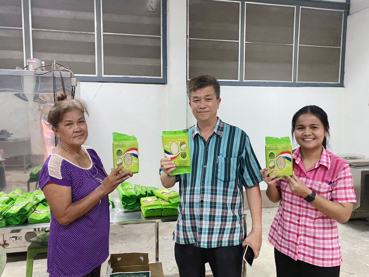 พช.ยโสธร ลงพื้นที่ติดตามและสนับสนุนการพัฒนาผลิตภัณฑ์ OTOP จากภูมิปัญญาท้องถิ่น ในพื้นที่อำเภอค้อวัง มหาชนะชัย จังหวัดยโสธร