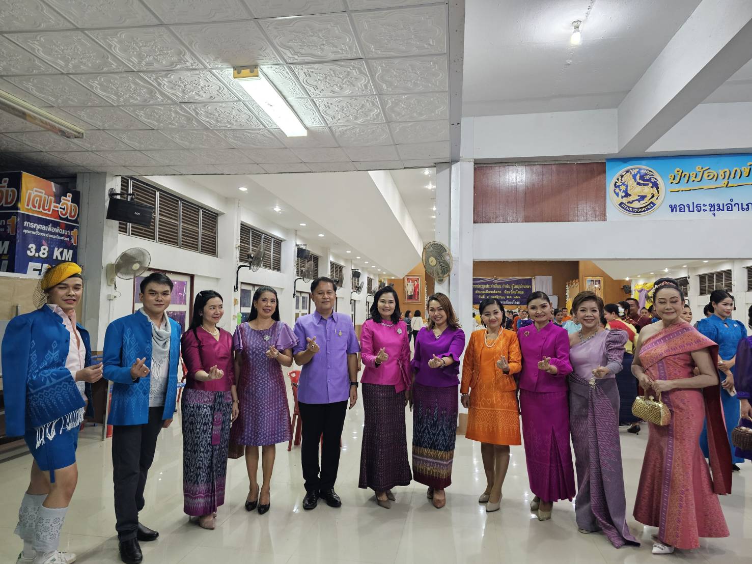 พช.ยโสธร ชู Soft Power OTOP Yasothon เดินแบบชุดผ้าไทยในงาน “จุดไฟตูมกา ยโสธร” ประจำปี 2566