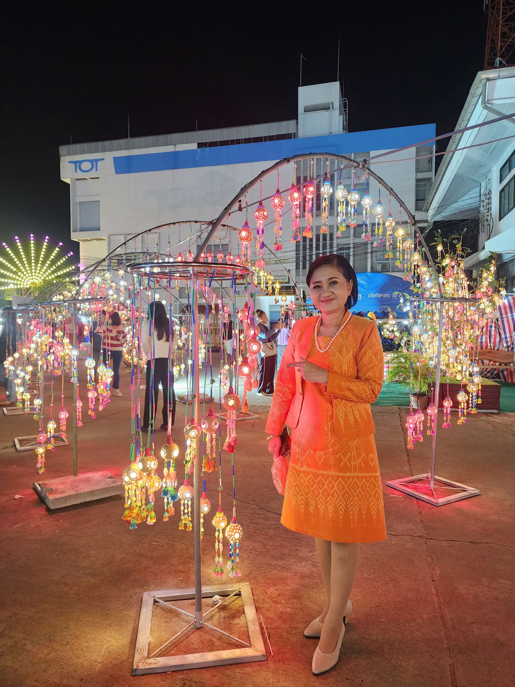 พช.ยโสธร ชู Soft Power OTOP Yasothon เดินแบบชุดผ้าไทยในงาน “จุดไฟตูมกา ยโสธร” ประจำปี 2566