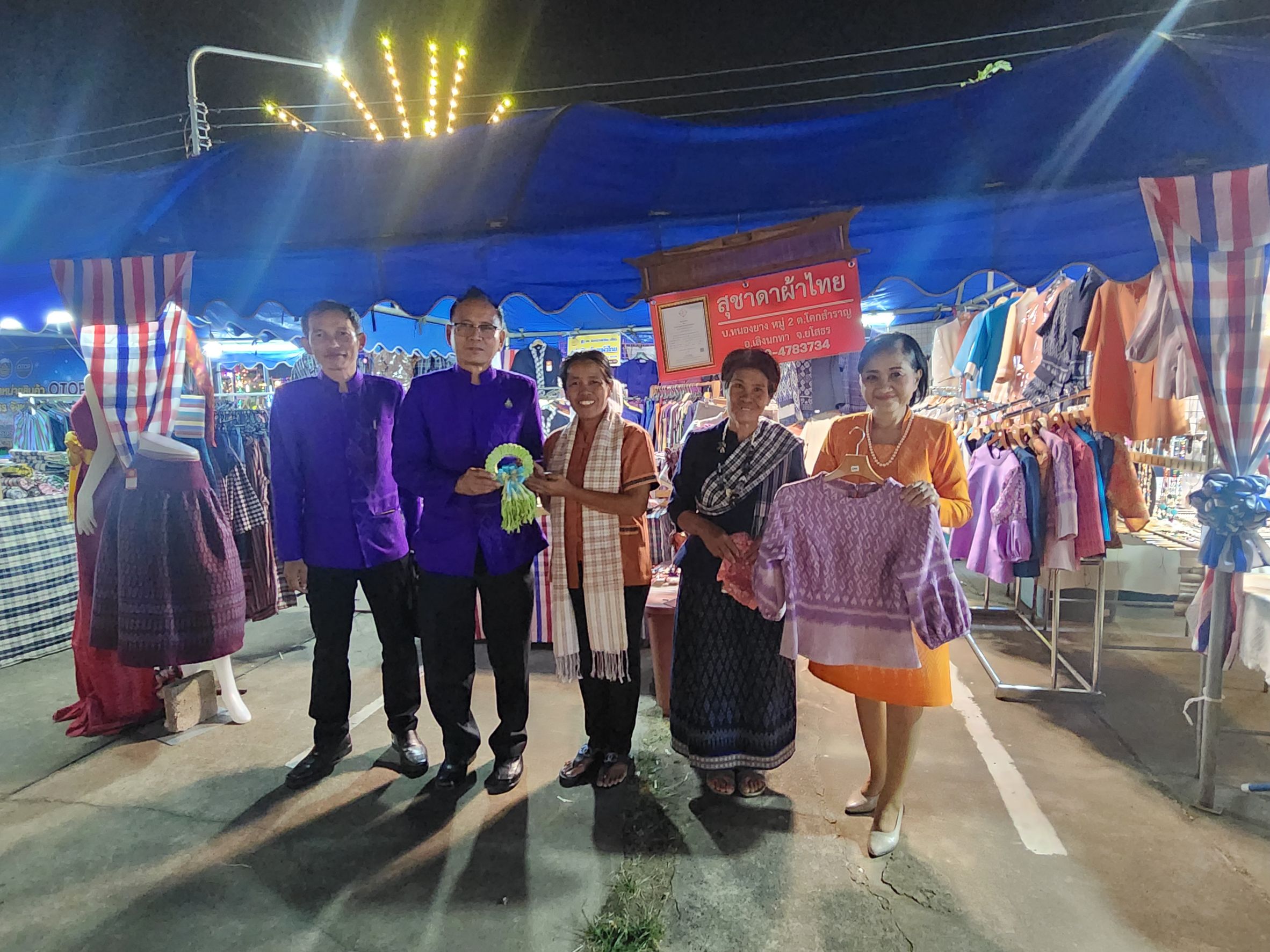 พช.ยโสธร ชู Soft Power OTOP Yasothon เดินแบบชุดผ้าไทยในงาน “จุดไฟตูมกา ยโสธร” ประจำปี 2566