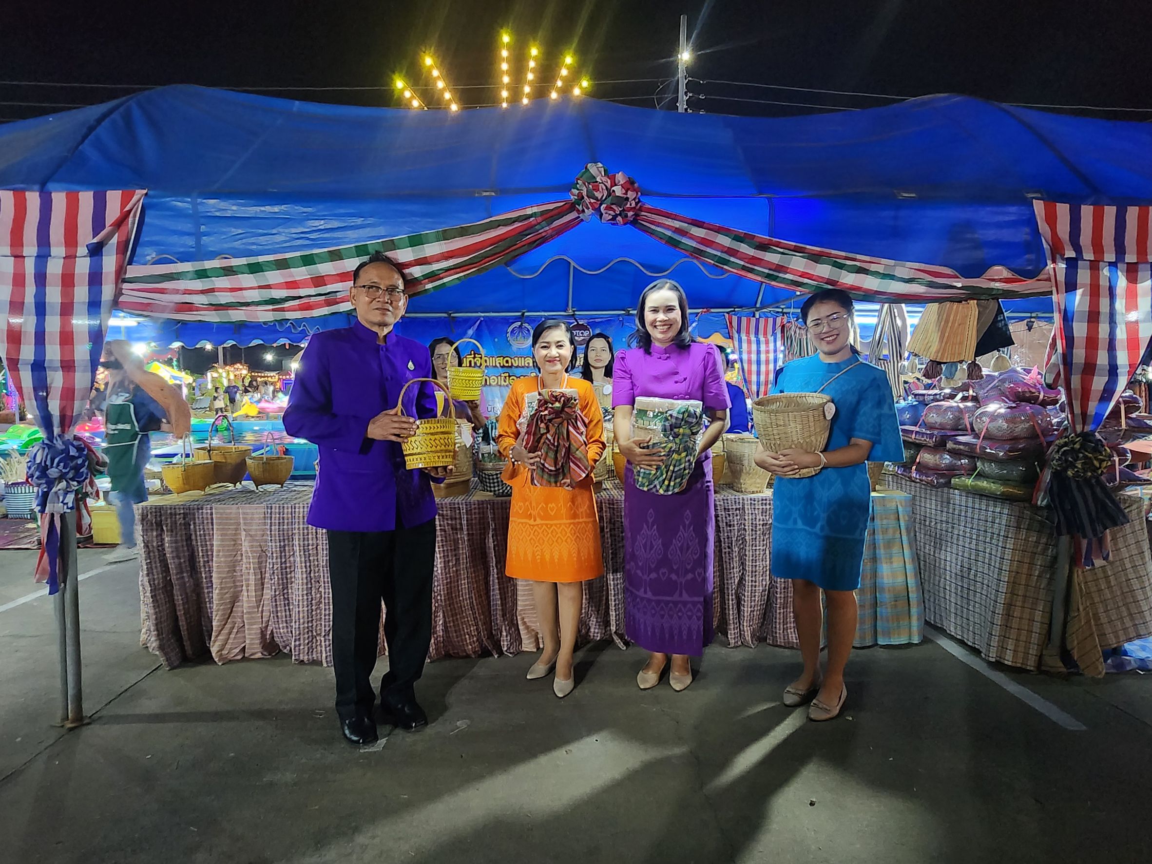 พช.ยโสธร ชู Soft Power OTOP Yasothon เดินแบบชุดผ้าไทยในงาน “จุดไฟตูมกา ยโสธร” ประจำปี 2566