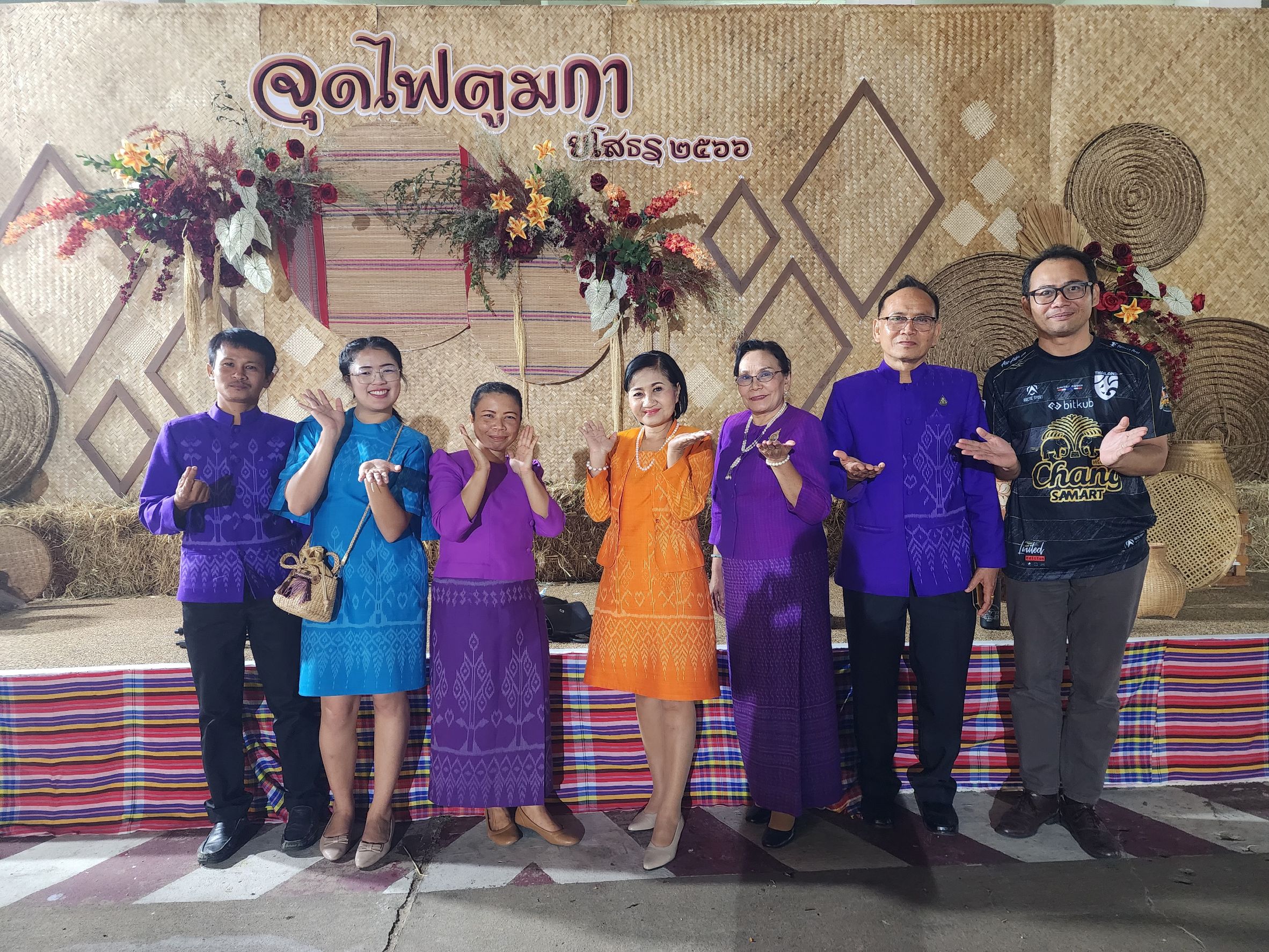 พช.ยโสธร ชู Soft Power OTOP Yasothon เดินแบบชุดผ้าไทยในงาน “จุดไฟตูมกา ยโสธร” ประจำปี 2566