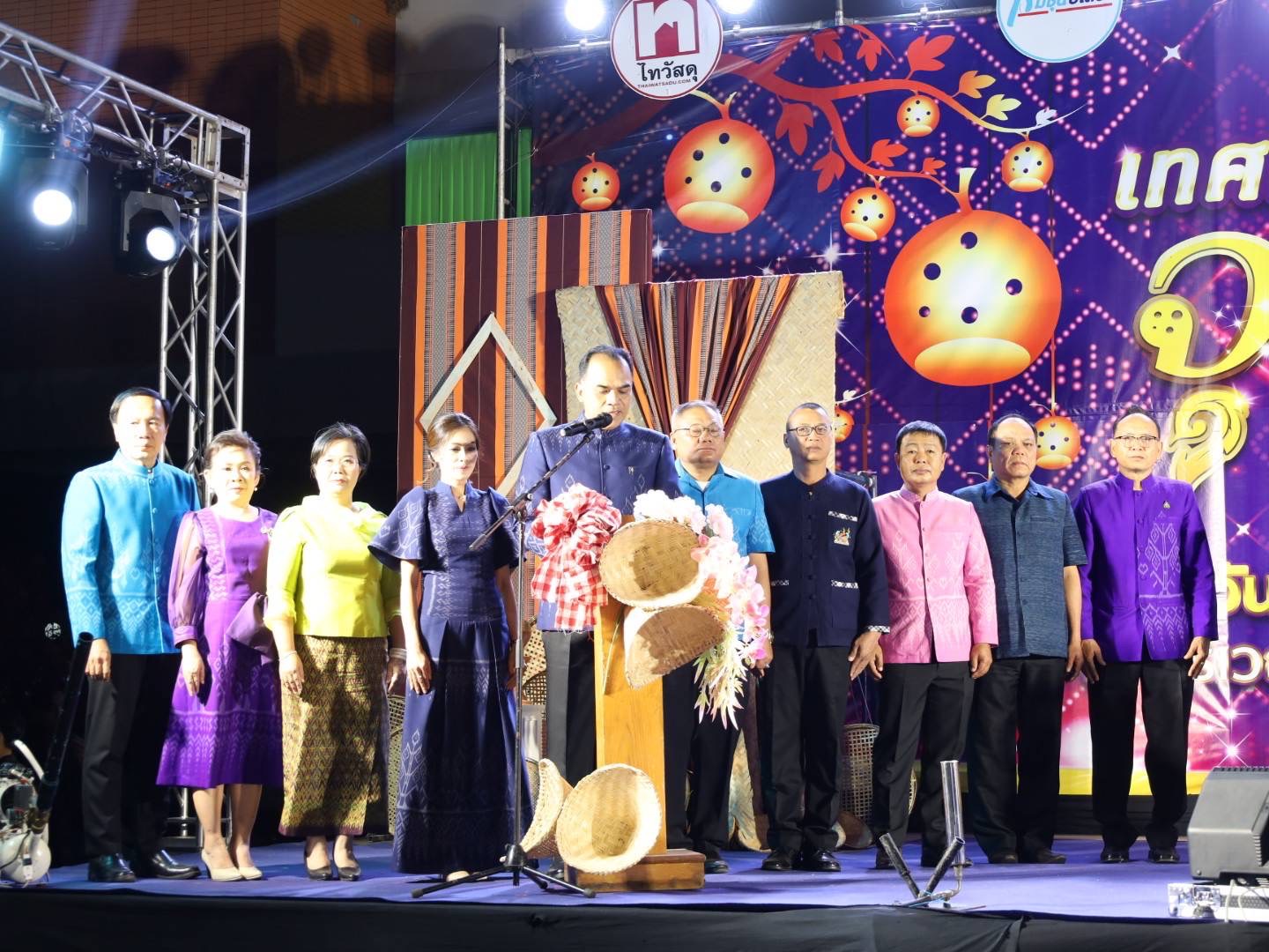 พช.ยโสธร ชู Soft Power OTOP Yasothon เดินแบบชุดผ้าไทยในงาน “จุดไฟตูมกา ยโสธร” ประจำปี 2566