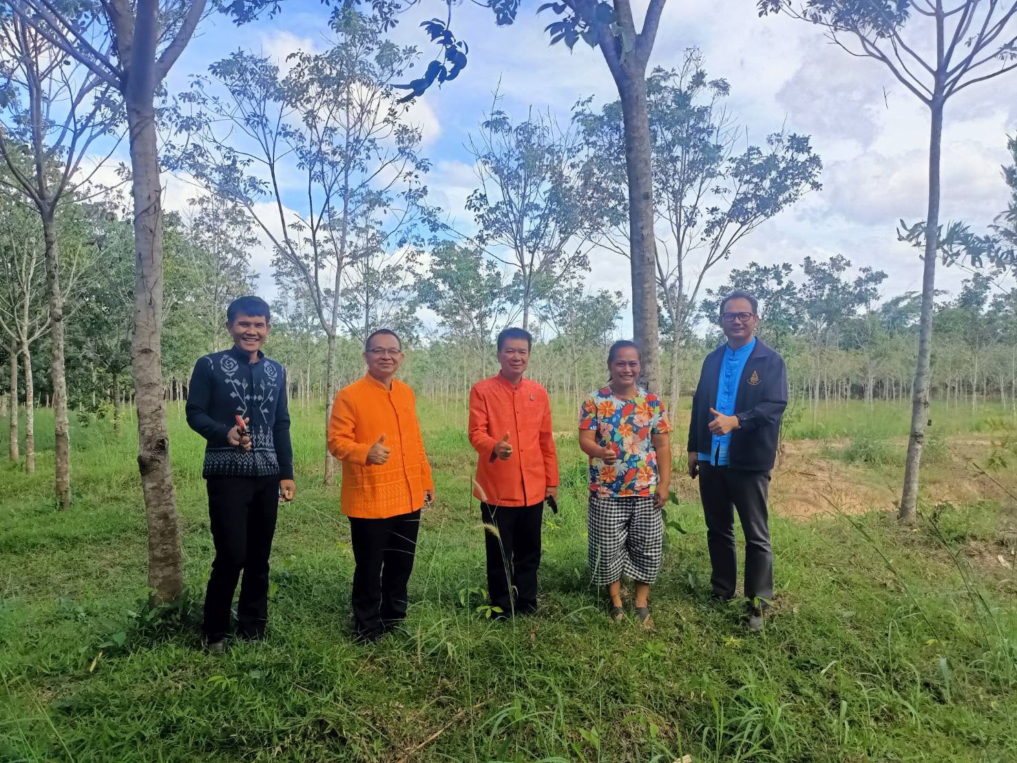 พช.ยโสธร ลงพื้นที่ ติดตามการดำเนินงานศูนย์เรียนรู้ทฤษฎีใหม่รูปแบบ “โคก หนอง นา” ตามโครงการโครงการพัฒนาหมู่บ้านเศรษฐกิจพอเพียง ประจำปีงบประมาณ พ.ศ. 2564 และปีงบประมาณ พ.ศ. 2567