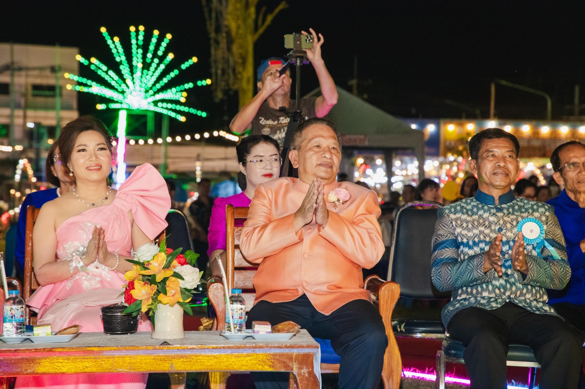 พช.ยโสธร ชู Soft Power OTOP Yasothon ด้วยผลิตภัณฑ์กระเช้าสินค้า OTOP ในงานเดินแบบชุดผ้าไทยในงานมหกรรมวัฒนธรรม จังหวัดยโสธร