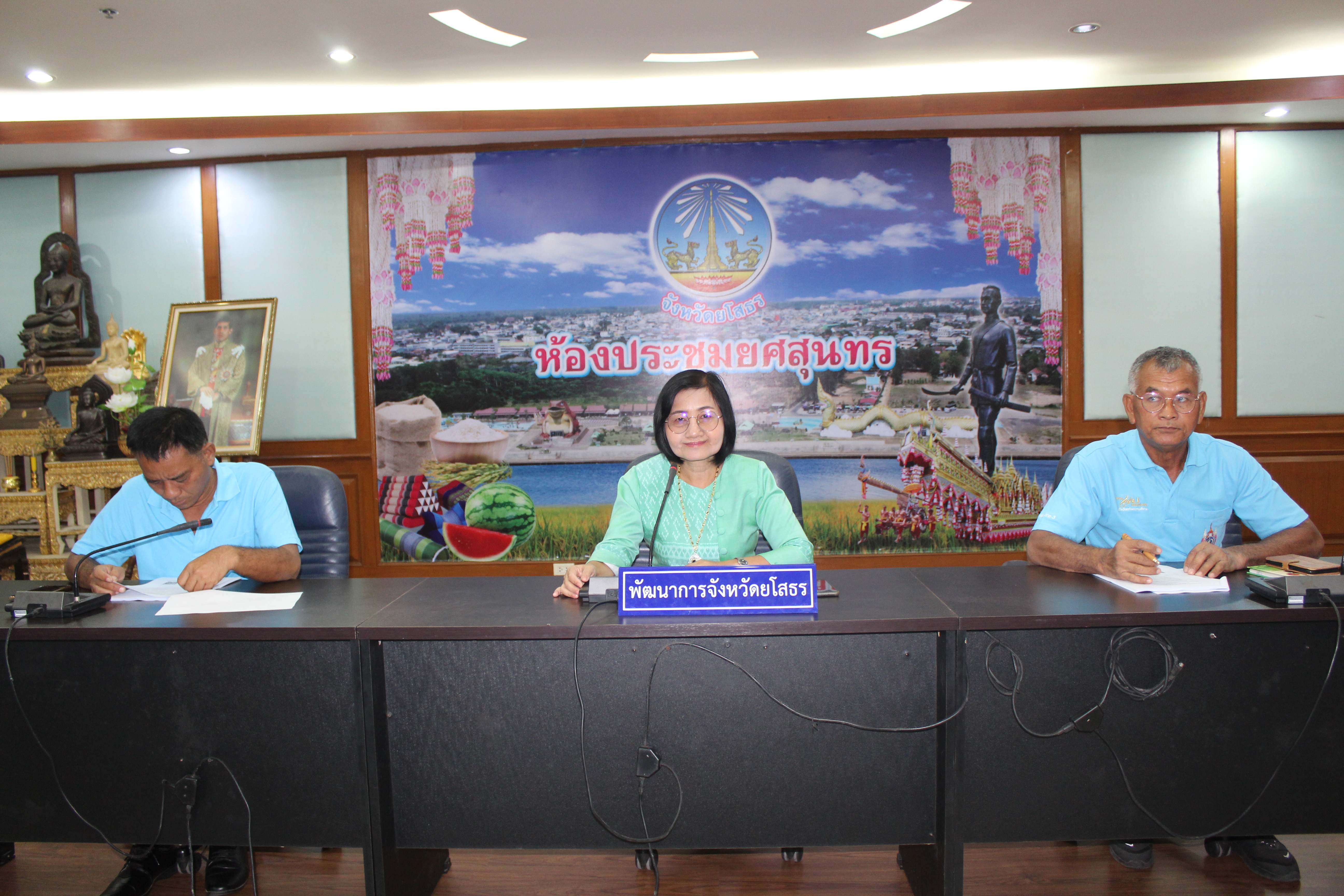 พช.ยโสธร…ผนึกกำลังร่วมกับเครือข่ายกองทุนแม่ของแผ่นดินจังหวัดยโสธรขับเคลื่อนการแก้ไขปัญหายาเสพติดโดยกองทุนแม่ของแผ่นดินสู่สันติวิธี