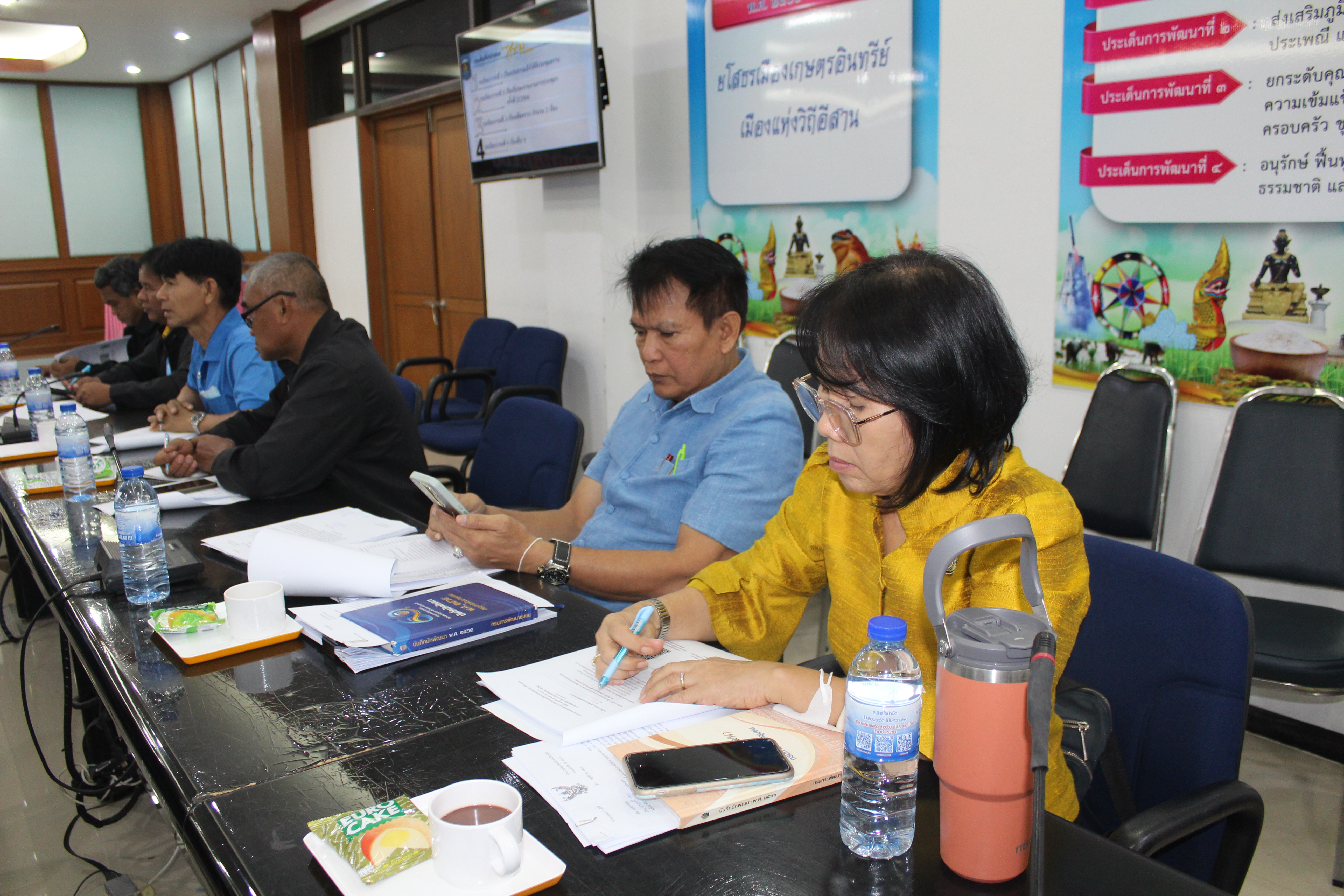 พช.ยโสธร…ผนึกกำลังร่วมกับเครือข่ายกองทุนแม่ของแผ่นดินจังหวัดยโสธรขับเคลื่อนการแก้ไขปัญหายาเสพติดโดยกองทุนแม่ของแผ่นดินสู่สันติวิธี