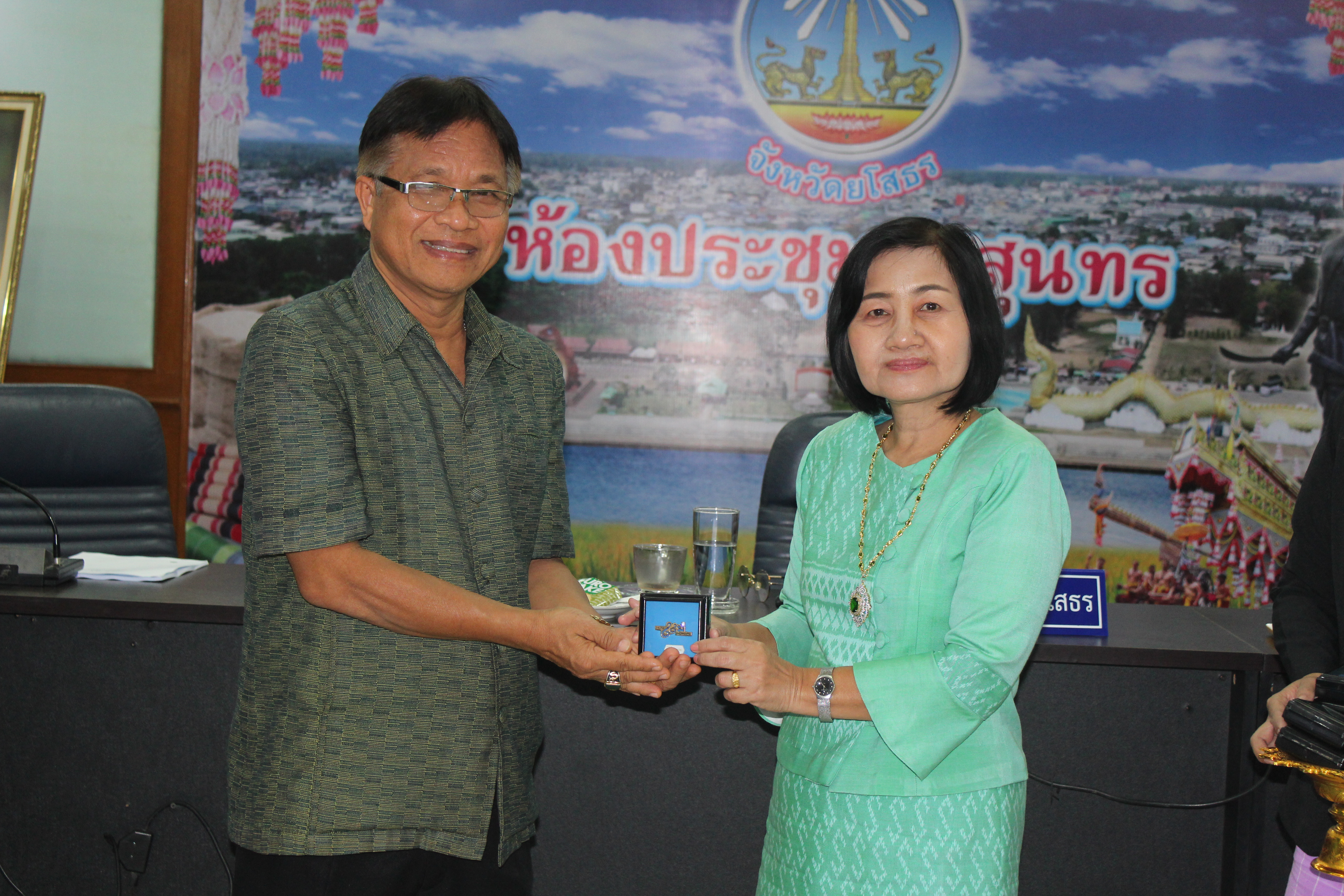 พช.ยโสธร…ผนึกกำลังร่วมกับเครือข่ายกองทุนแม่ของแผ่นดินจังหวัดยโสธรขับเคลื่อนการแก้ไขปัญหายาเสพติดโดยกองทุนแม่ของแผ่นดินสู่สันติวิธี