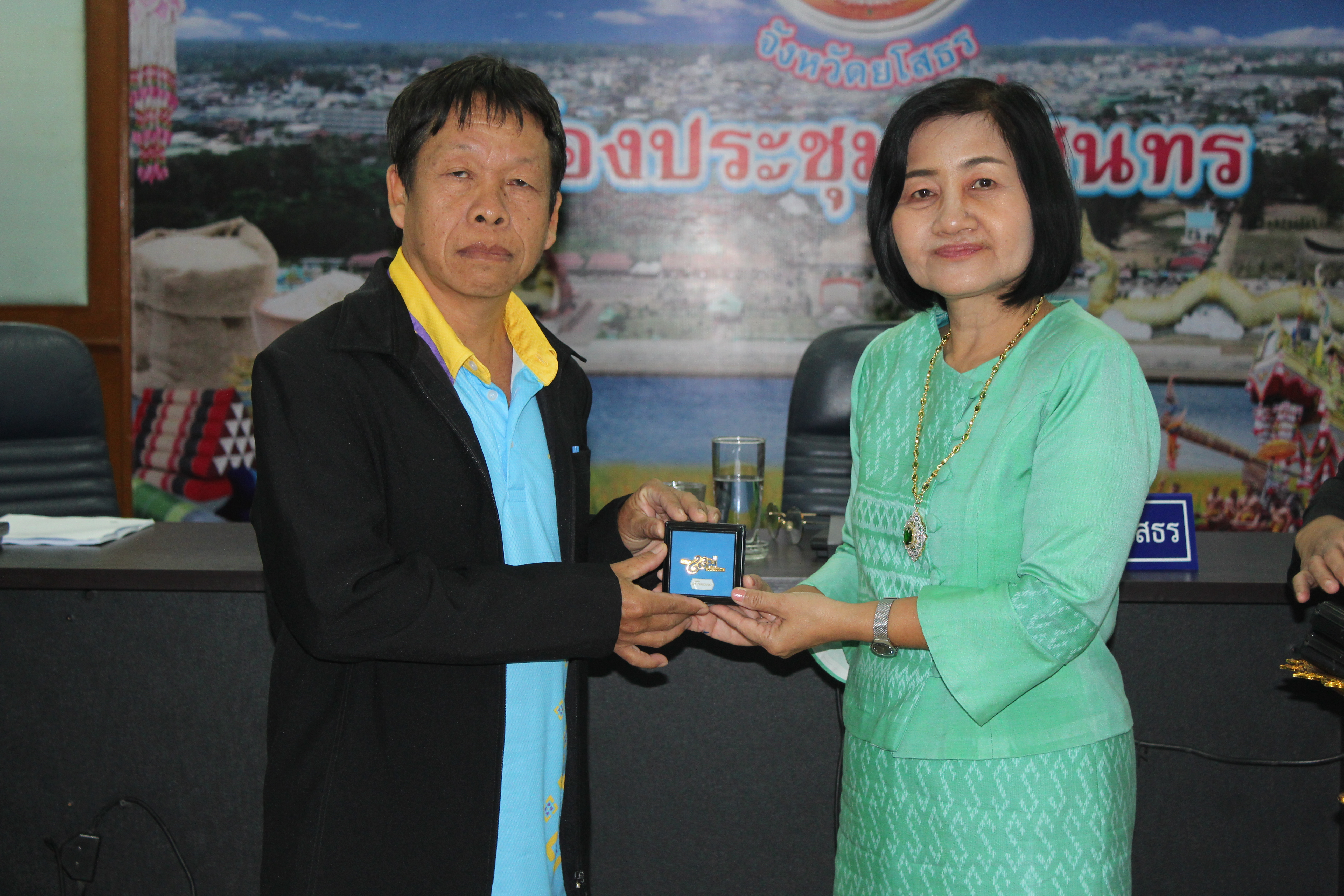 พช.ยโสธร…ผนึกกำลังร่วมกับเครือข่ายกองทุนแม่ของแผ่นดินจังหวัดยโสธรขับเคลื่อนการแก้ไขปัญหายาเสพติดโดยกองทุนแม่ของแผ่นดินสู่สันติวิธี