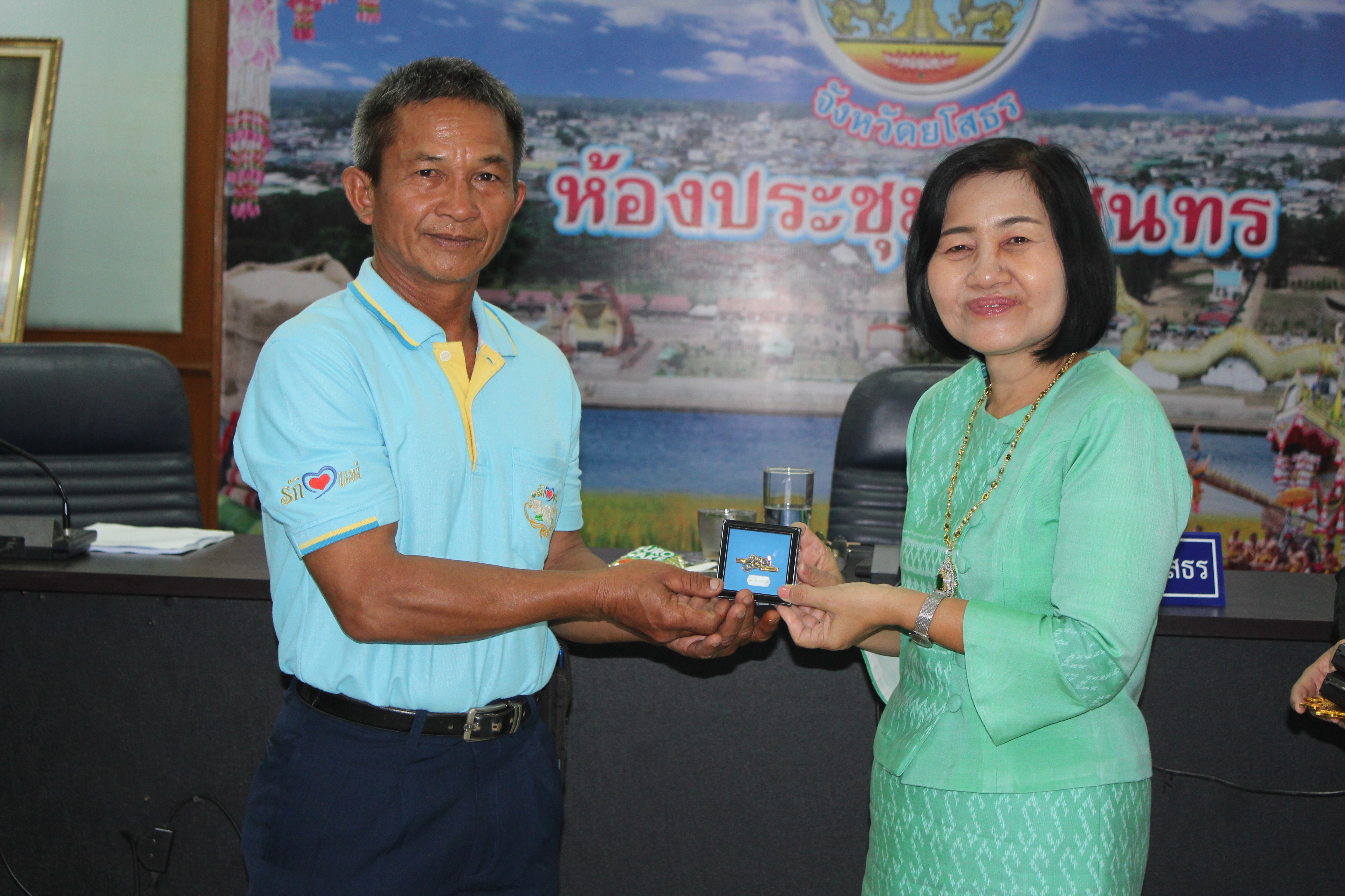 พช.ยโสธร…ผนึกกำลังร่วมกับเครือข่ายกองทุนแม่ของแผ่นดินจังหวัดยโสธรขับเคลื่อนการแก้ไขปัญหายาเสพติดโดยกองทุนแม่ของแผ่นดินสู่สันติวิธี