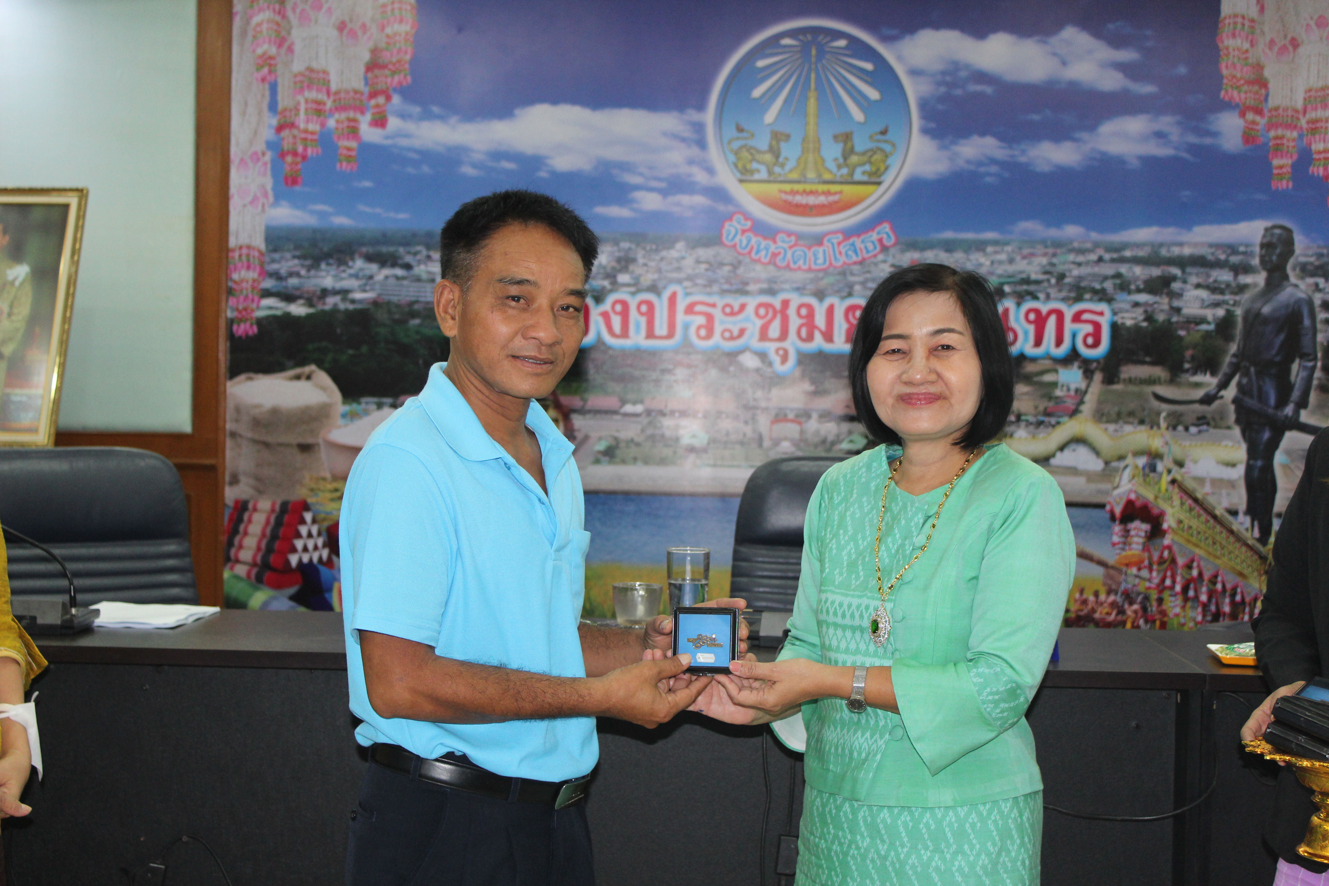 พช.ยโสธร…ผนึกกำลังร่วมกับเครือข่ายกองทุนแม่ของแผ่นดินจังหวัดยโสธรขับเคลื่อนการแก้ไขปัญหายาเสพติดโดยกองทุนแม่ของแผ่นดินสู่สันติวิธี