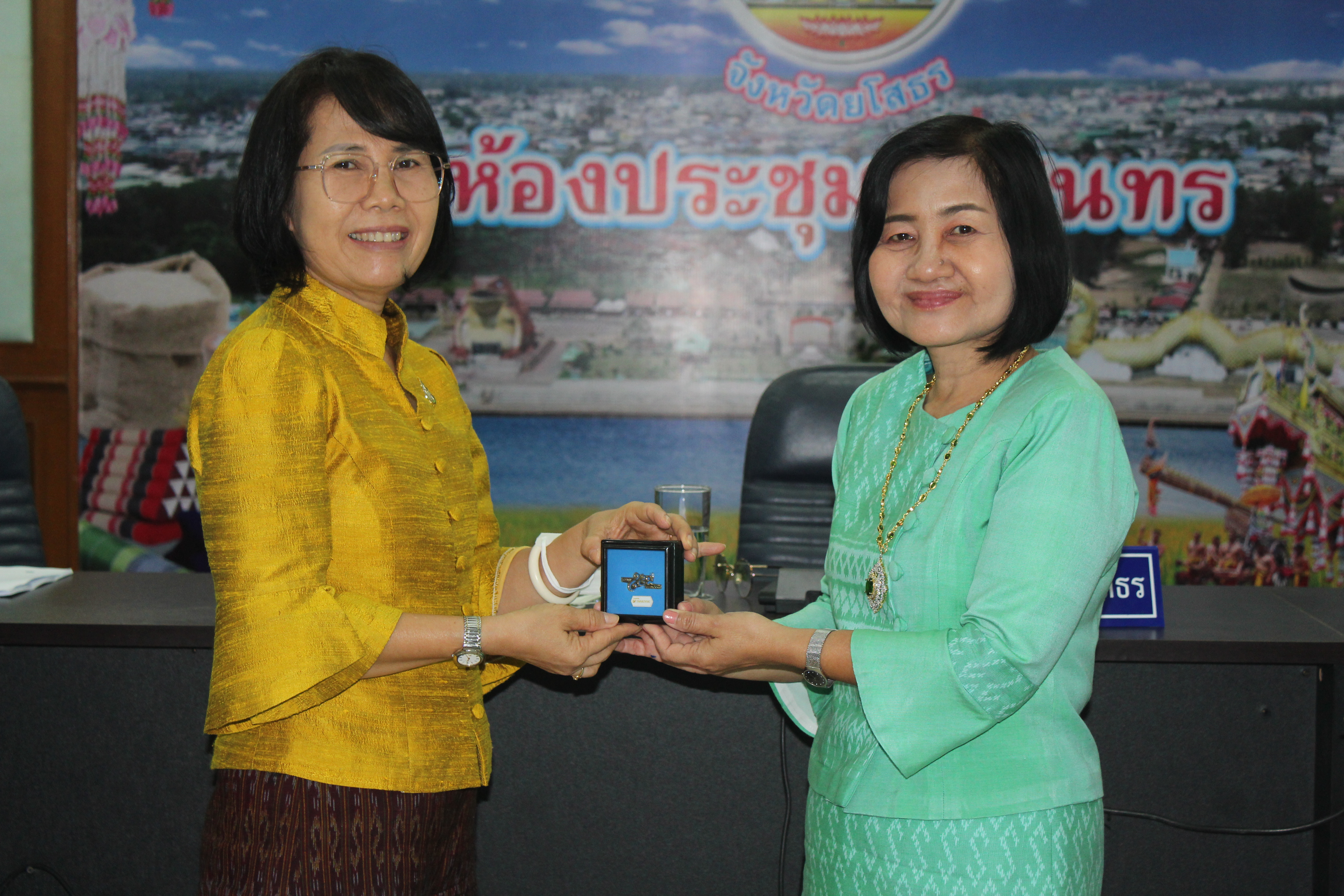 พช.ยโสธร…ผนึกกำลังร่วมกับเครือข่ายกองทุนแม่ของแผ่นดินจังหวัดยโสธรขับเคลื่อนการแก้ไขปัญหายาเสพติดโดยกองทุนแม่ของแผ่นดินสู่สันติวิธี