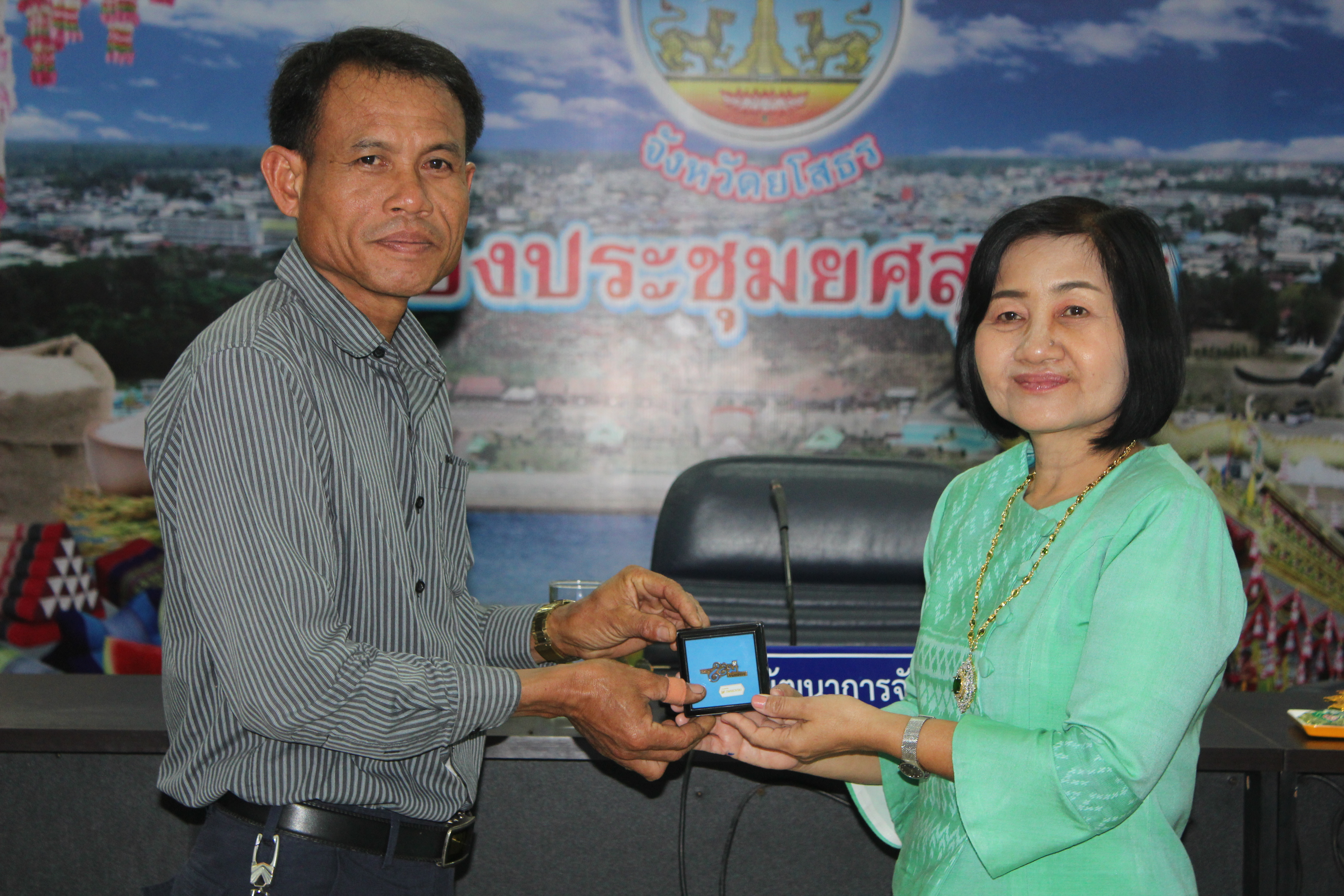 พช.ยโสธร…ผนึกกำลังร่วมกับเครือข่ายกองทุนแม่ของแผ่นดินจังหวัดยโสธรขับเคลื่อนการแก้ไขปัญหายาเสพติดโดยกองทุนแม่ของแผ่นดินสู่สันติวิธี