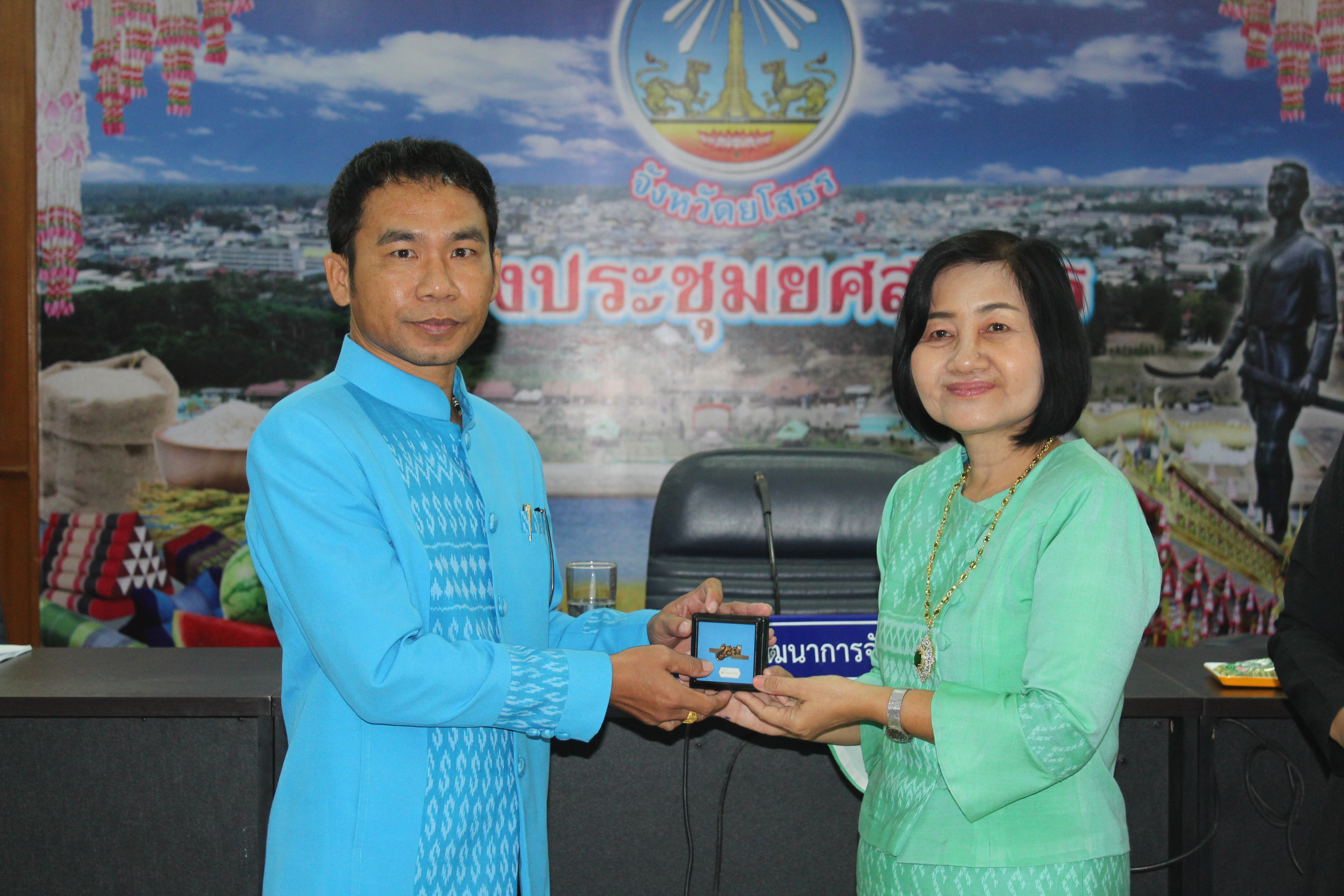 พช.ยโสธร…ผนึกกำลังร่วมกับเครือข่ายกองทุนแม่ของแผ่นดินจังหวัดยโสธรขับเคลื่อนการแก้ไขปัญหายาเสพติดโดยกองทุนแม่ของแผ่นดินสู่สันติวิธี