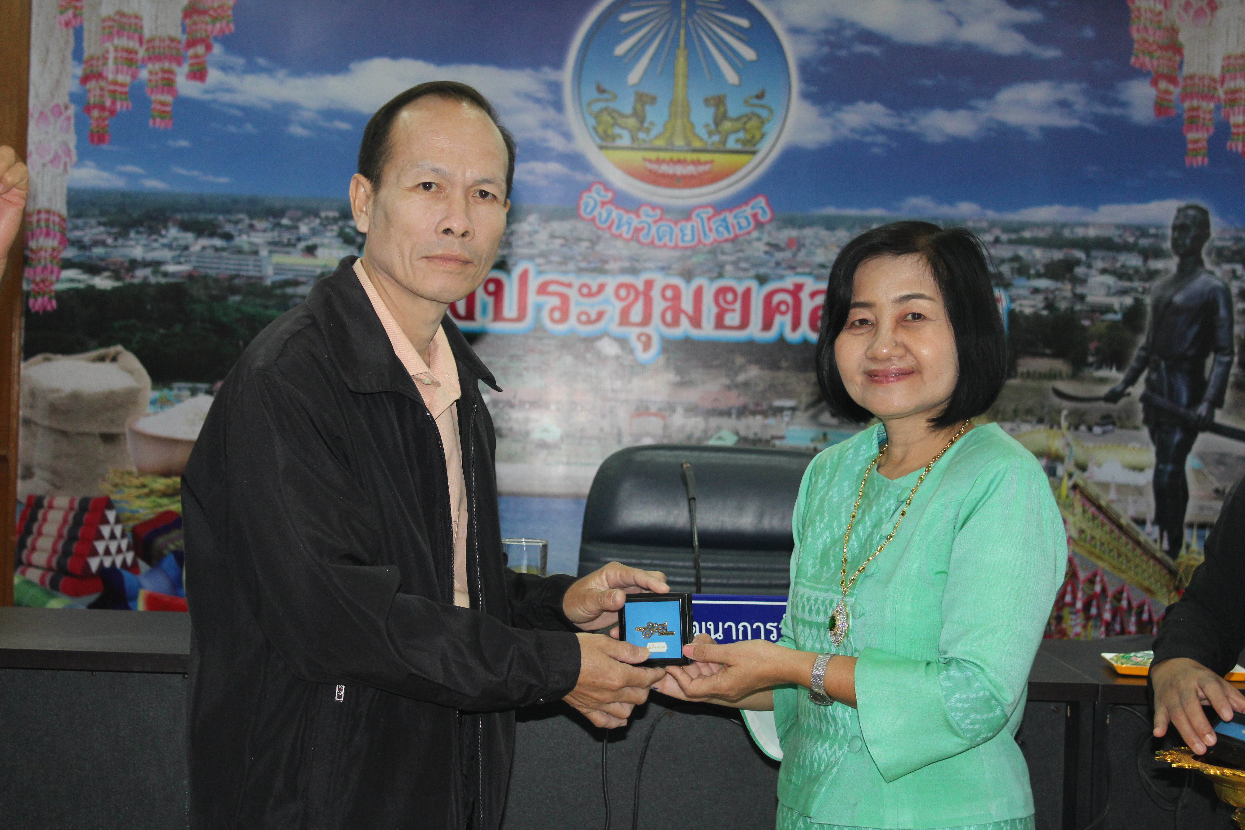 พช.ยโสธร…ผนึกกำลังร่วมกับเครือข่ายกองทุนแม่ของแผ่นดินจังหวัดยโสธรขับเคลื่อนการแก้ไขปัญหายาเสพติดโดยกองทุนแม่ของแผ่นดินสู่สันติวิธี