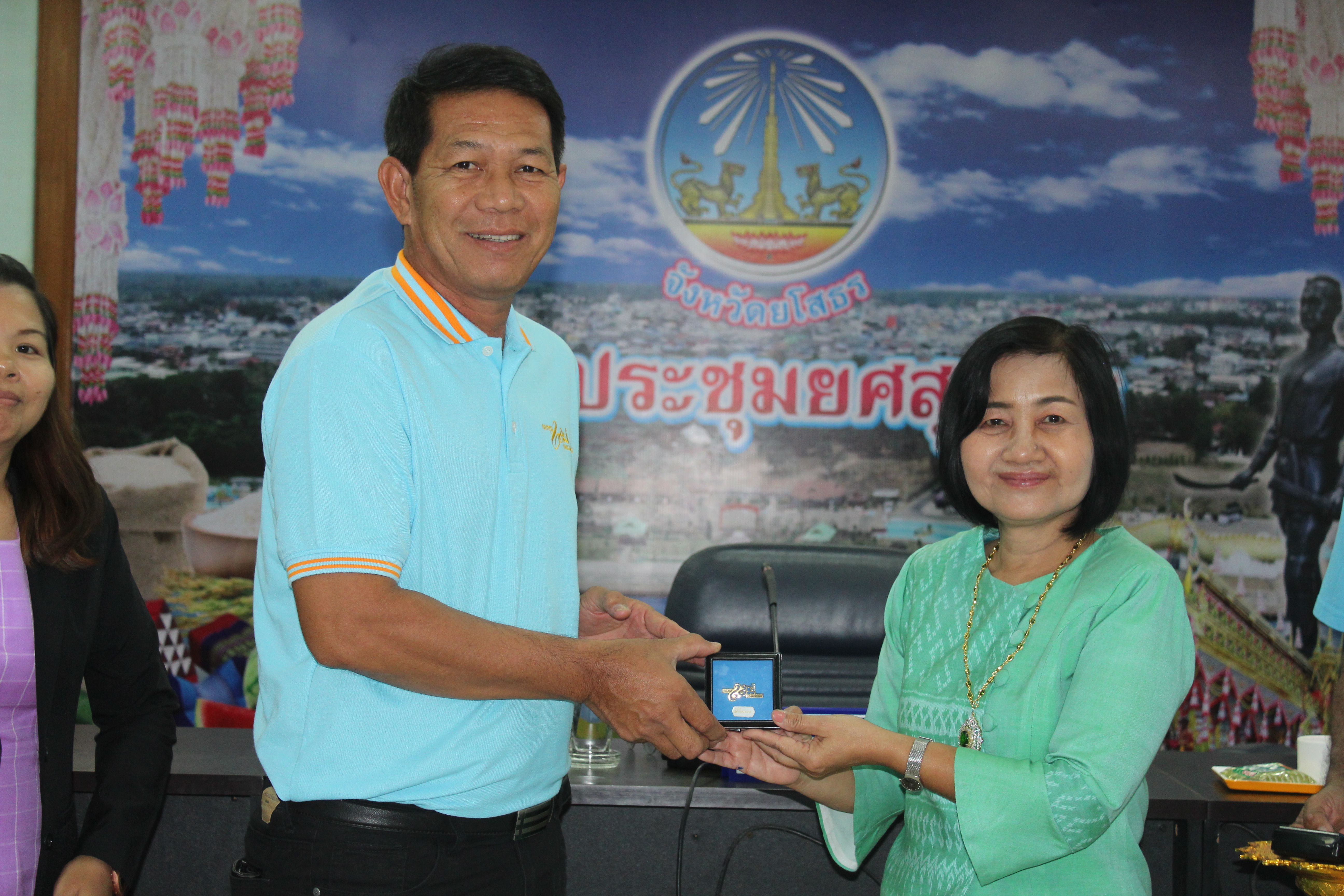 พช.ยโสธร…ผนึกกำลังร่วมกับเครือข่ายกองทุนแม่ของแผ่นดินจังหวัดยโสธรขับเคลื่อนการแก้ไขปัญหายาเสพติดโดยกองทุนแม่ของแผ่นดินสู่สันติวิธี