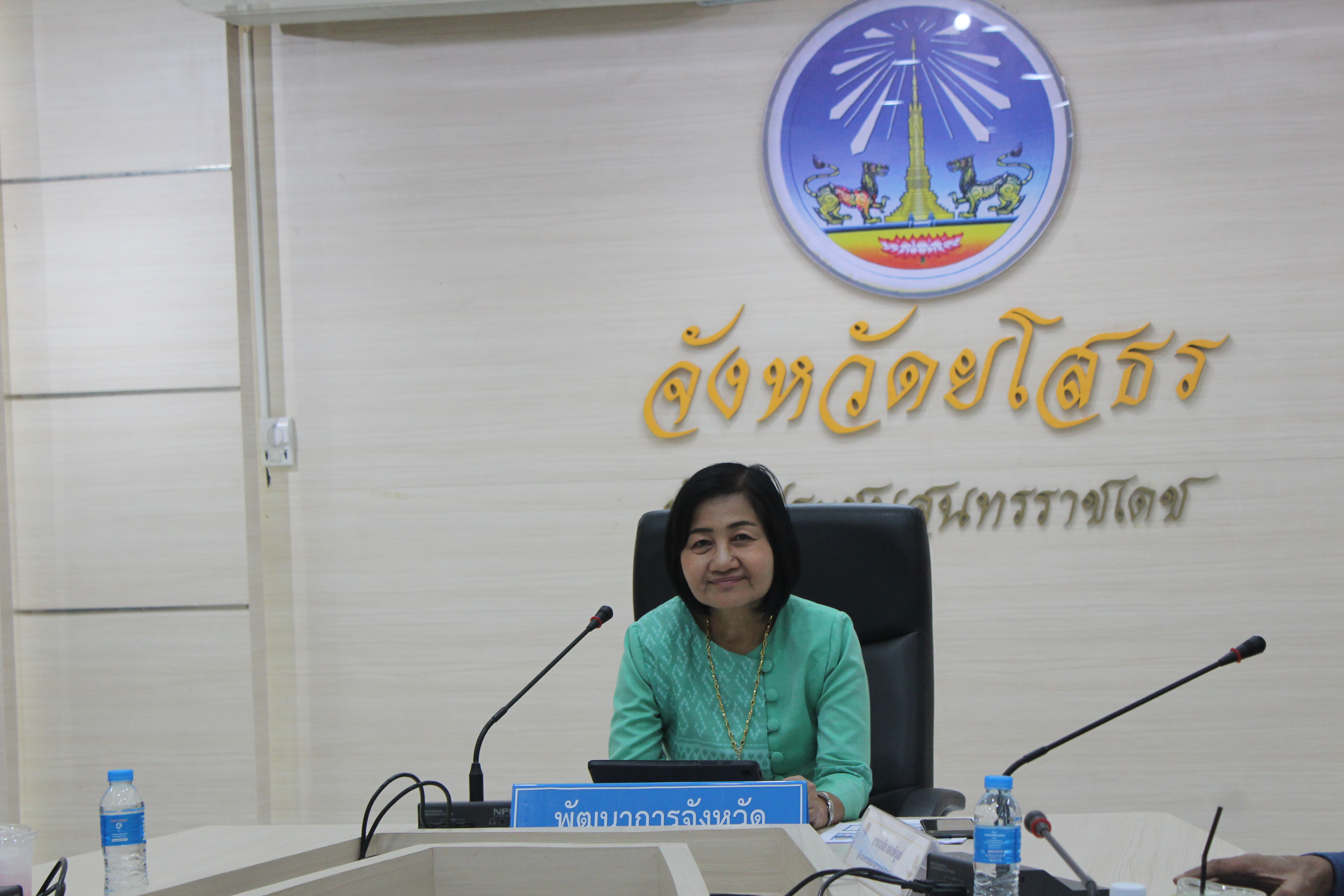 พช.ยโสธร…ประชุมเจ้าหน้าที่พัฒนาชุมชนเตรียมความพร้อมในการจัดเก็บข้อมูลความจำเป็นพื้นฐาน (จปฐ.) ด้วยเครื่องมืออิเล็กทรอนิกส์ ประจำปี 2567 เชิงคุณภาพ