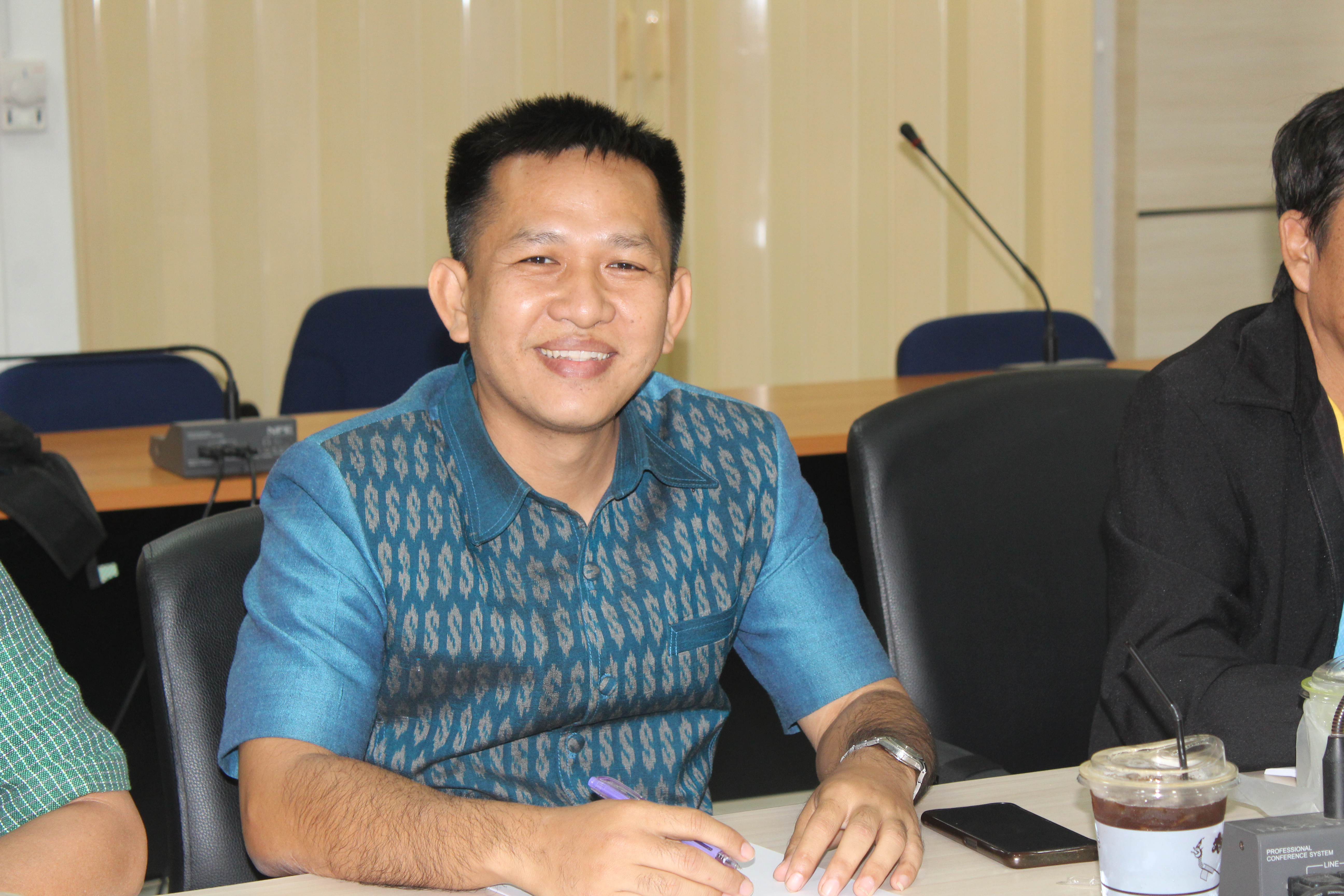 พช.ยโสธร…ประชุมเจ้าหน้าที่พัฒนาชุมชนเตรียมความพร้อมในการจัดเก็บข้อมูลความจำเป็นพื้นฐาน (จปฐ.) ด้วยเครื่องมืออิเล็กทรอนิกส์ ประจำปี 2567 เชิงคุณภาพ