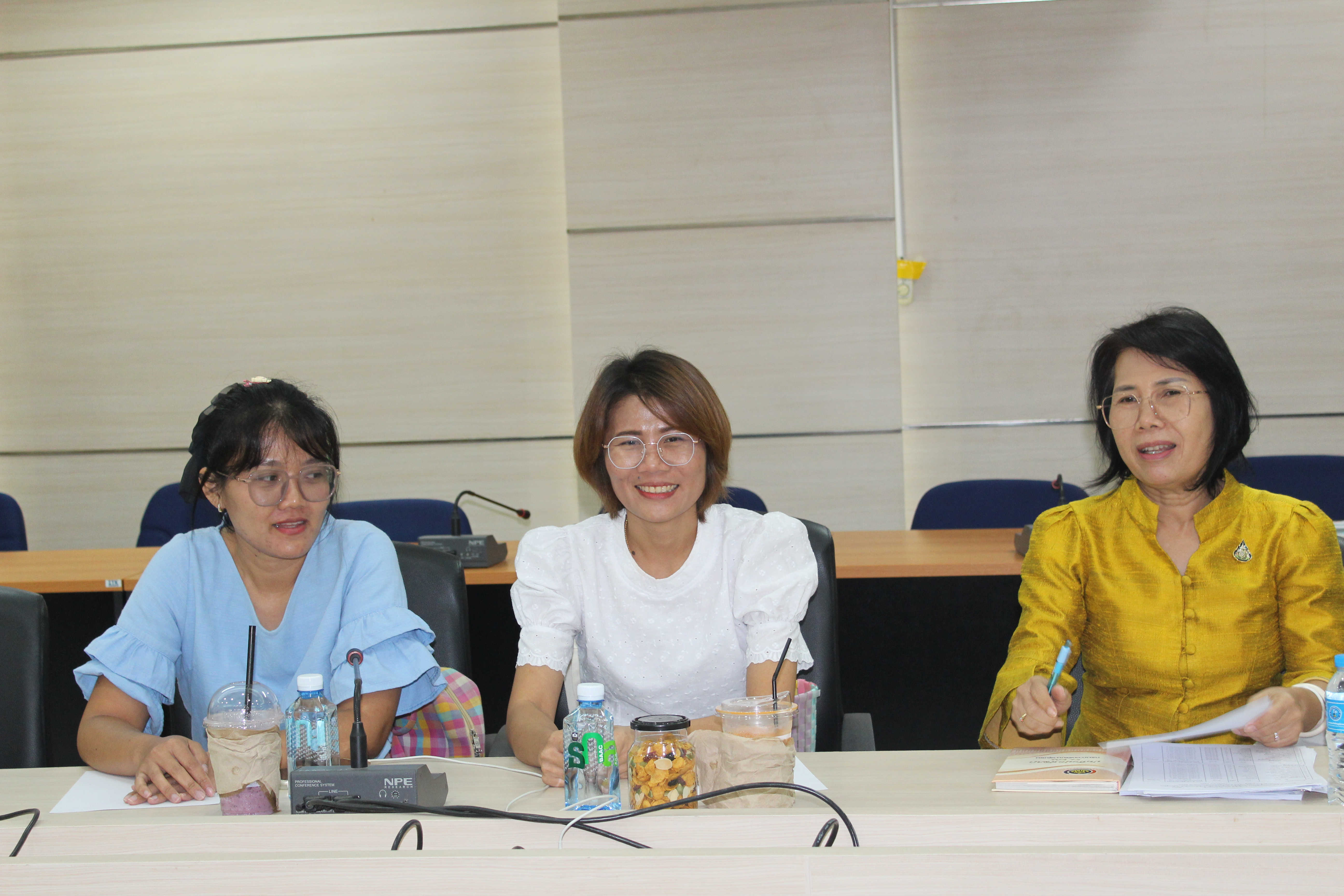 พช.ยโสธร…ประชุมเจ้าหน้าที่พัฒนาชุมชนเตรียมความพร้อมในการจัดเก็บข้อมูลความจำเป็นพื้นฐาน (จปฐ.) ด้วยเครื่องมืออิเล็กทรอนิกส์ ประจำปี 2567 เชิงคุณภาพ