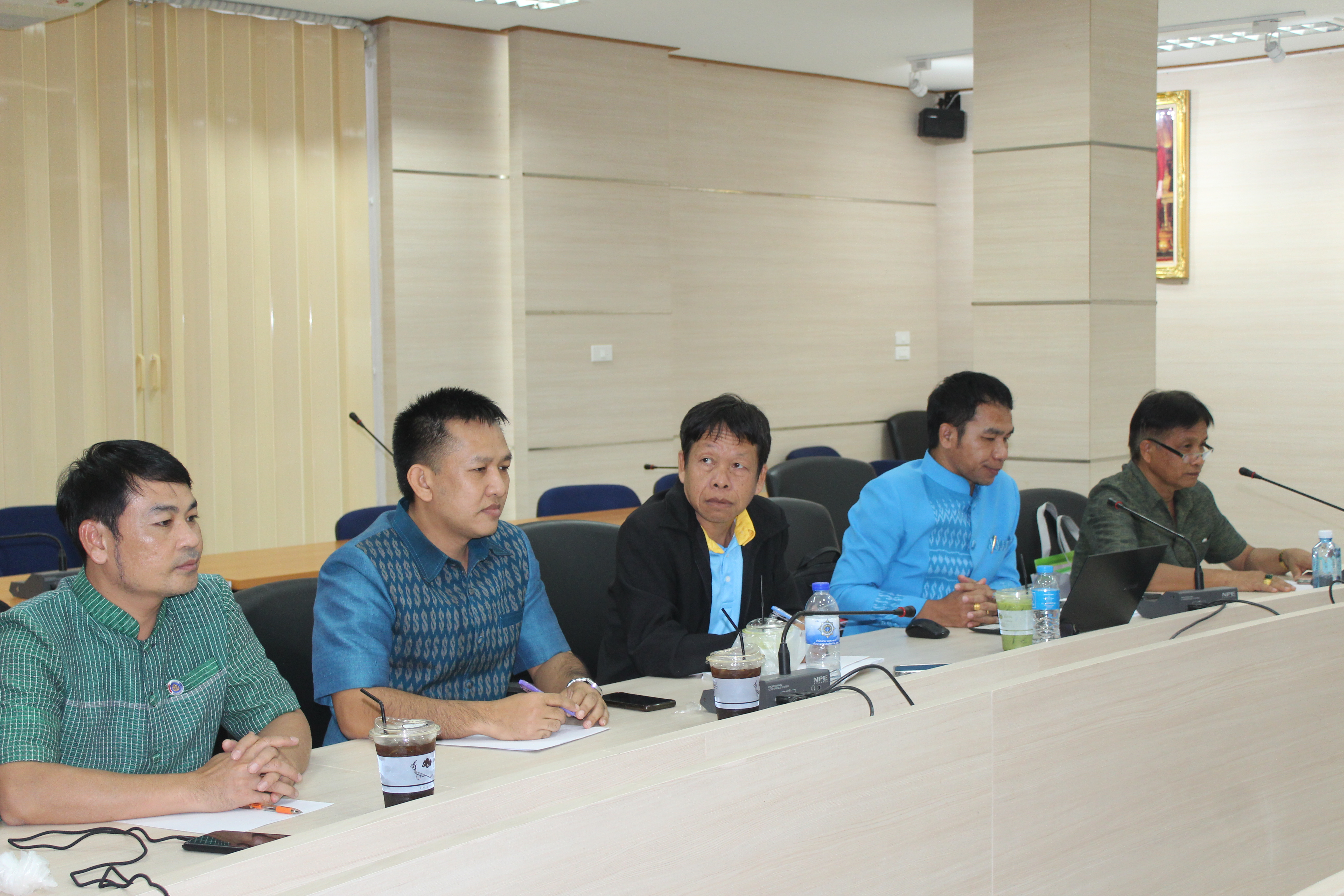 พช.ยโสธร…ประชุมเจ้าหน้าที่พัฒนาชุมชนเตรียมความพร้อมในการจัดเก็บข้อมูลความจำเป็นพื้นฐาน (จปฐ.) ด้วยเครื่องมืออิเล็กทรอนิกส์ ประจำปี 2567 เชิงคุณภาพ