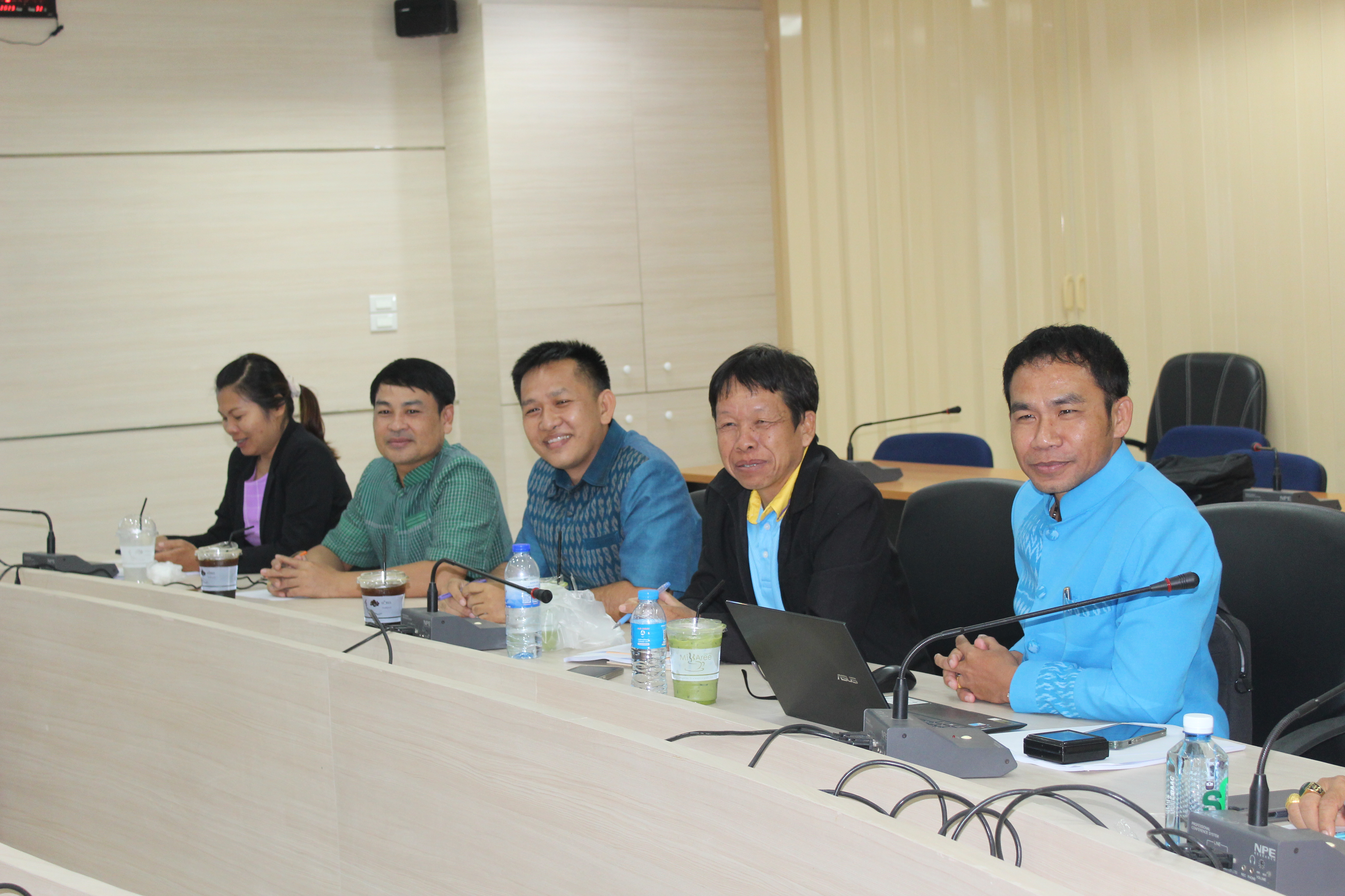 พช.ยโสธร…ประชุมเจ้าหน้าที่พัฒนาชุมชนเตรียมความพร้อมในการจัดเก็บข้อมูลความจำเป็นพื้นฐาน (จปฐ.) ด้วยเครื่องมืออิเล็กทรอนิกส์ ประจำปี 2567 เชิงคุณภาพ